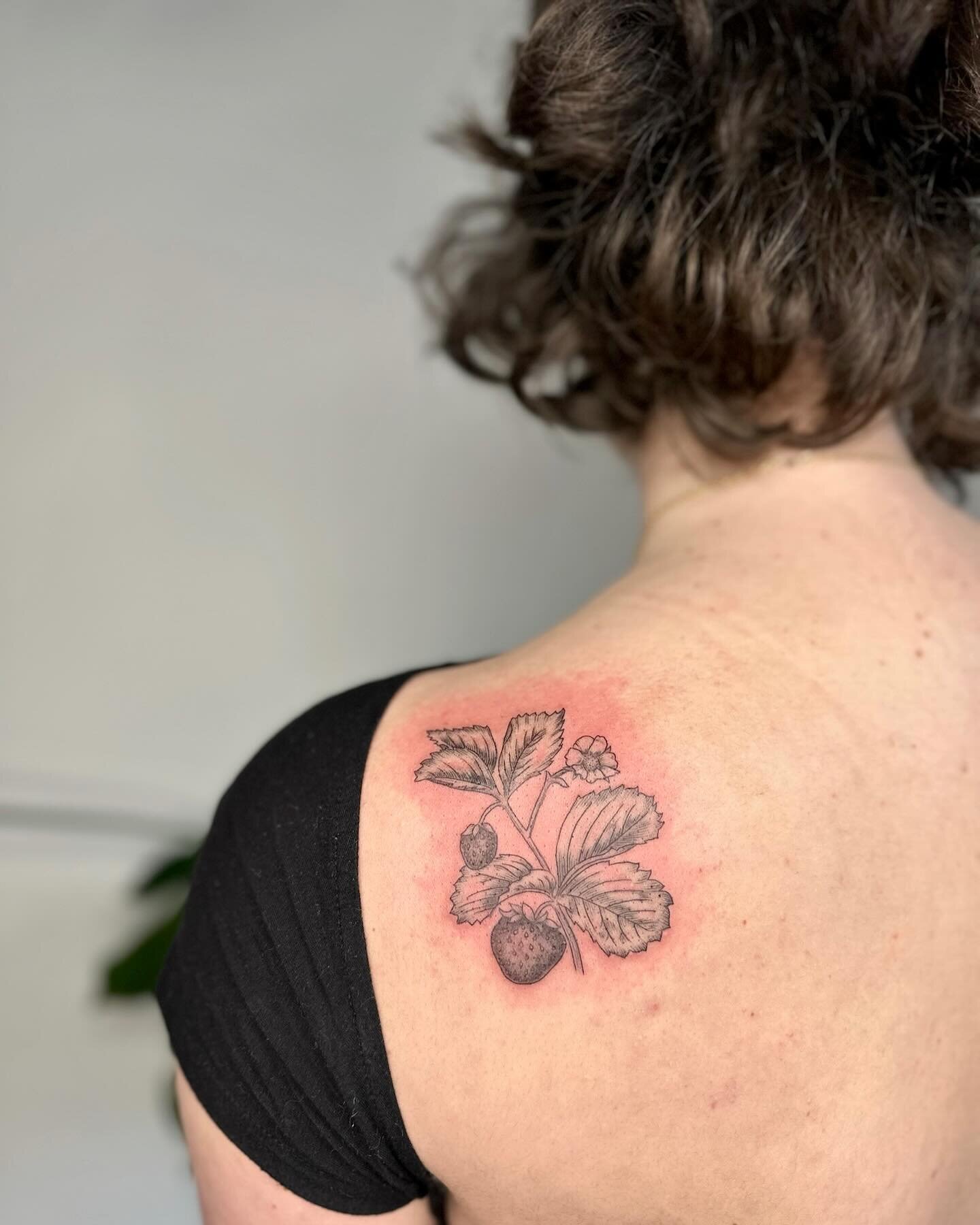 Strawberry for Anna - love the sweet family connection through this plant
&bull;
And a healed thyme!
&bull;
&bull;
&bull;
&bull;
&bull;
#thyme #thymetattoo #strawberry #strawberrytattoo #pnwtattooartist #seattletattooartist #pnwfemaletattooartist
#se
