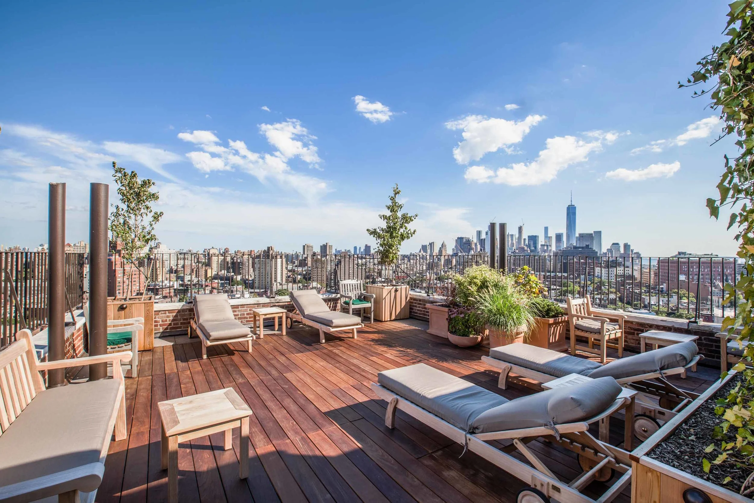 302_W_12th_St_14A_Deck.jpg
