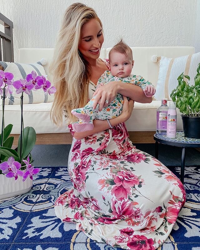 GIVEAWAY!!!💕🥰 I am obsessed with @DickinsonsWitchHazel products and really love that they are free of salicylic acid, which made it safe for me to use on my skin during pregnancy and now as a new mom!! 🤩 That&rsquo;s why for Mother&rsquo;s Day I&r