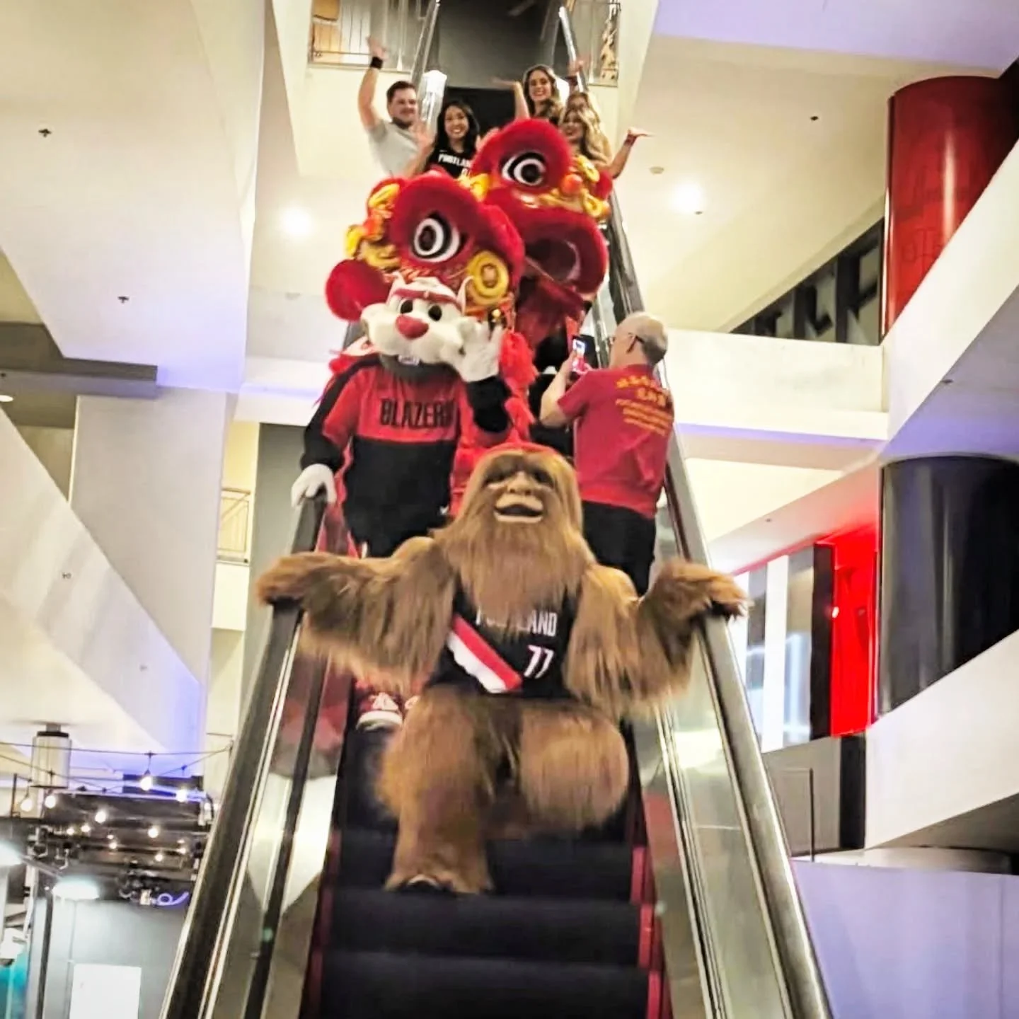 Celebrating Lunar New Year with Blaze the Trail Cat &amp; Douglas Fur of the @trailblazers @moda_center 🔥🔥🔥