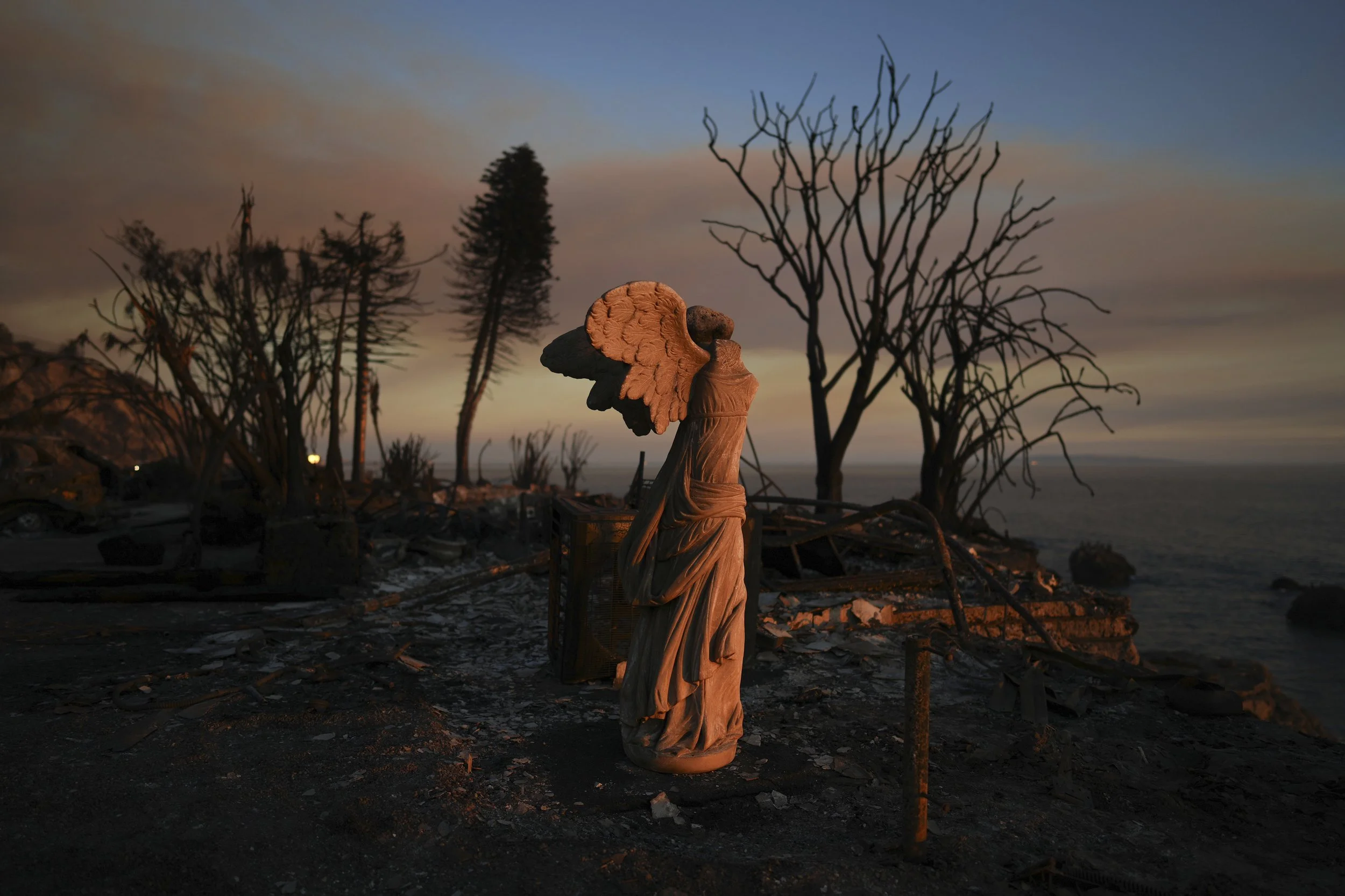  A statue stands amidst damage from the Palisades Fire on Friday, Jan. 10, 2025, in Malibu, Calif. (AP Photo/Eric Thayer) 