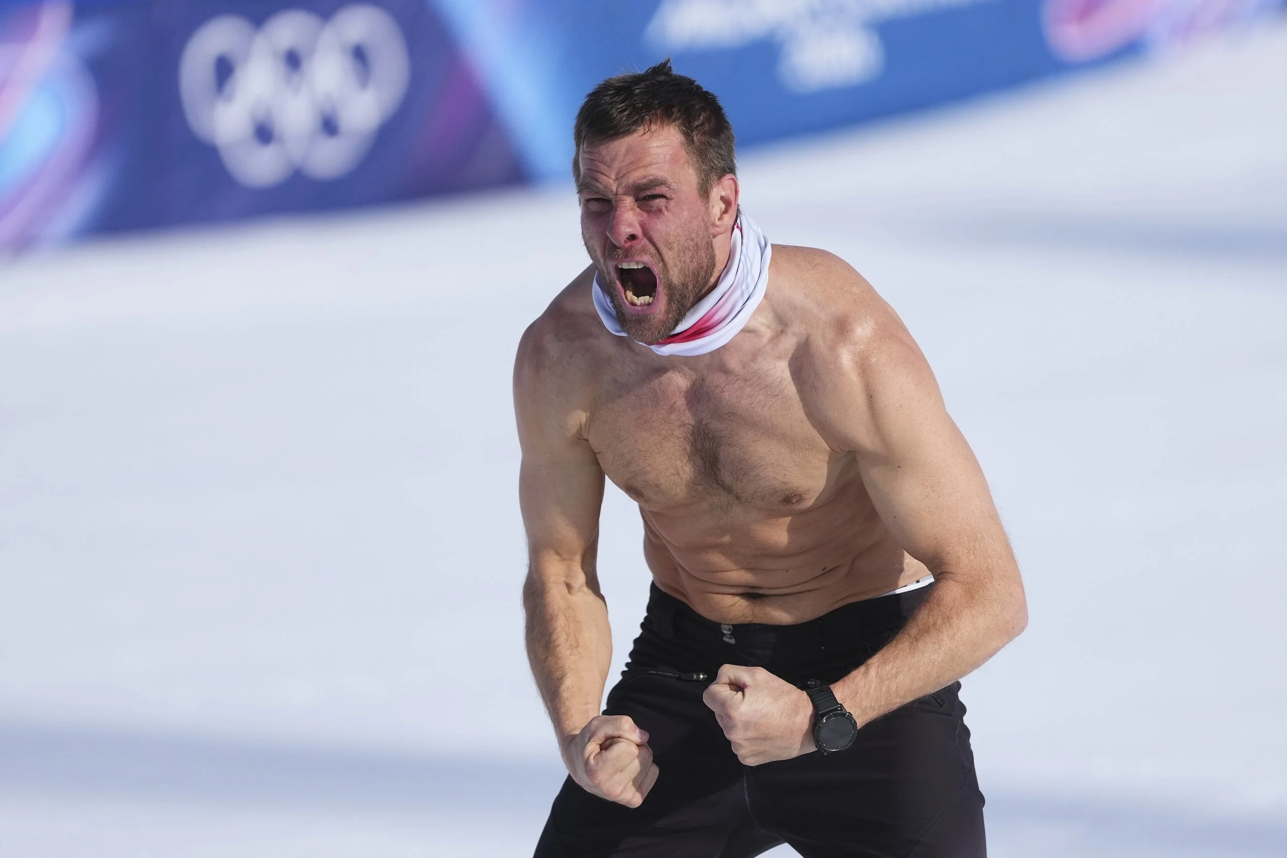  Austria's Benjamin Karl celebrates winning the gold medal in the men's snowboarding parallel giant slalom finals at the 2026 Winter Olympics, in Livigno, Italy, Sunday, Feb. 8, 2026. (AP Photo/Lindsey Wasson) 