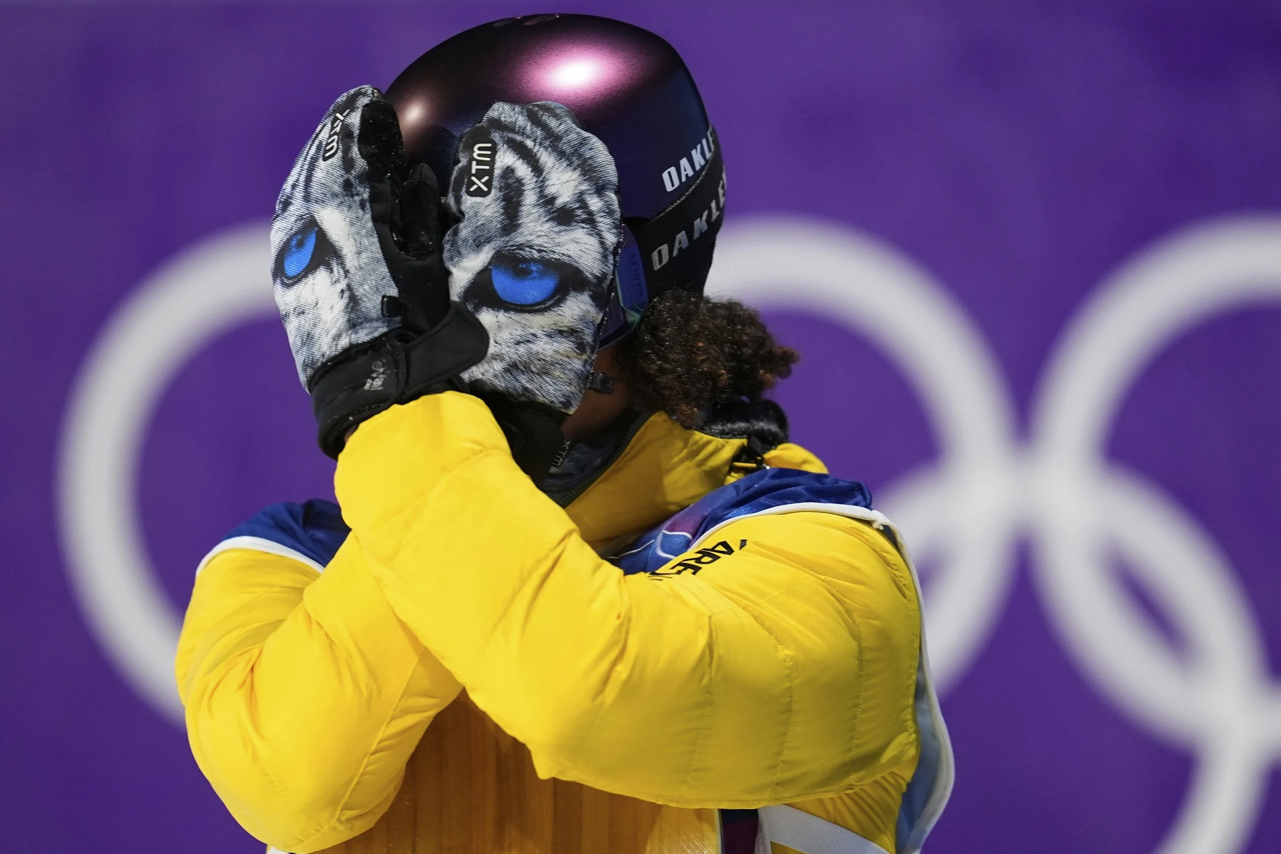  Australia's Valentino Guseli gestures after his run during men's snowboard big air qualifications at the 2026 Winter Olympics, in Livigno, Italy, Thursday, Feb. 5, 2026. (AP Photo/Abbie Parr) 