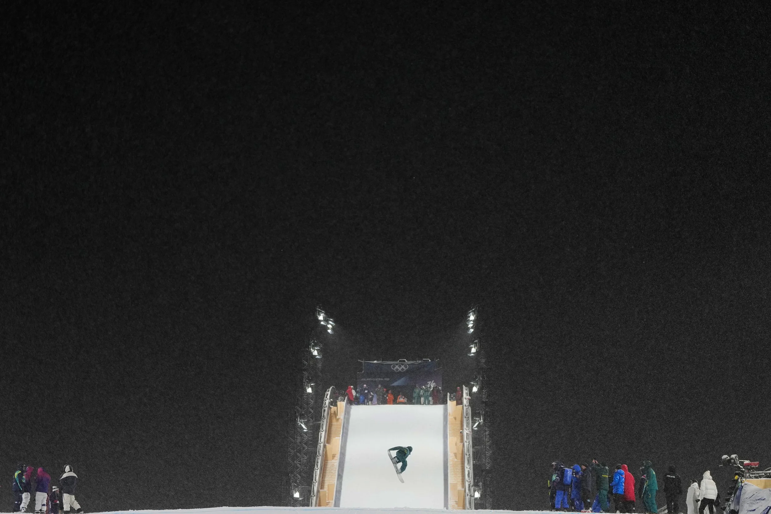  Australia's Ally Hickman practices during a snowboard big air training session at the 2026 Winter Olympics, in Livigno, Italy, Wednesday, Feb. 4, 2026. (AP Photo/Gregory Bull) 