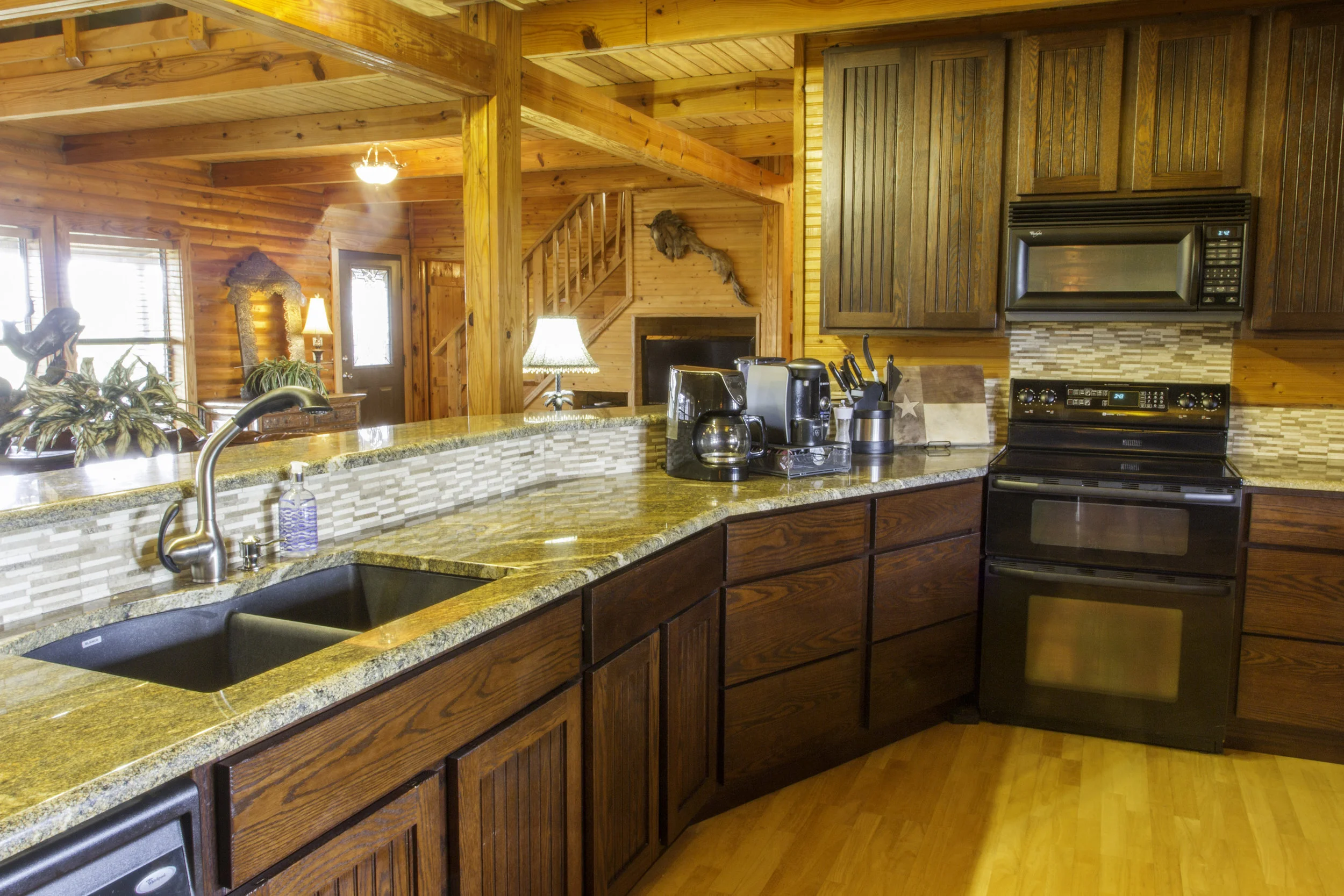 Kitchen_2.jpg