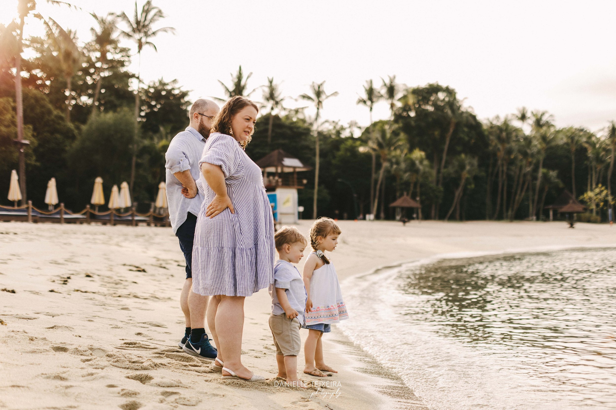 @DanielleTeixeira_Family_Photos_Beach_Singapore_Zoe-53.jpg