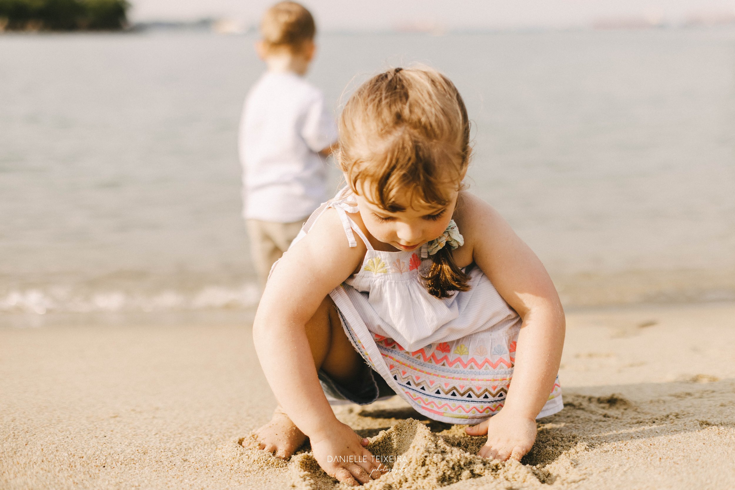 @DanielleTeixeira_Family_Photos_Beach_Singapore_Zoe-215.jpg