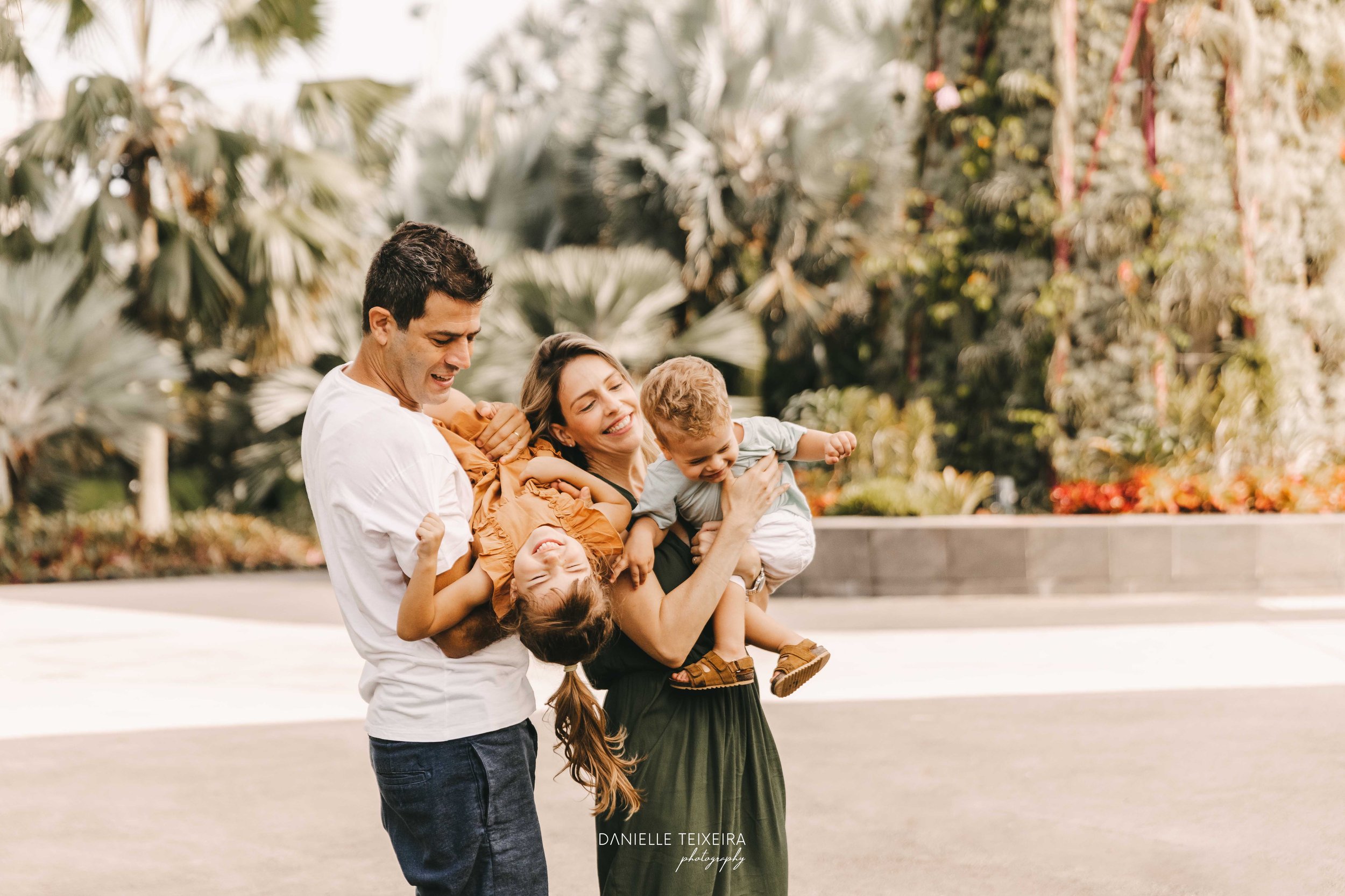 @DanielleTeixeira_Family_Photoshoot_Gardens_By_The_Bay_Singapore_Raquel-143.jpg