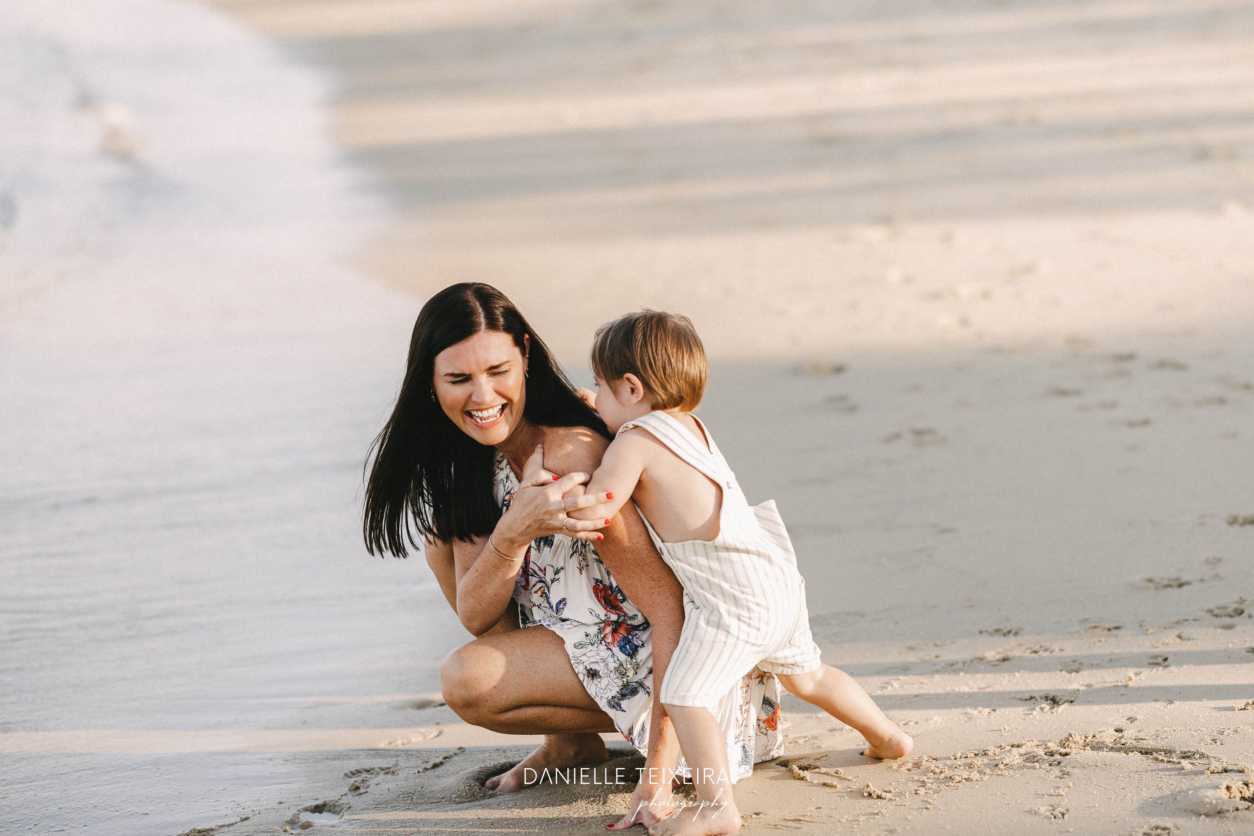 @DanielleTeixeira_Family_Photoshoot_Beach_Singapore_Nellie-10.jpg