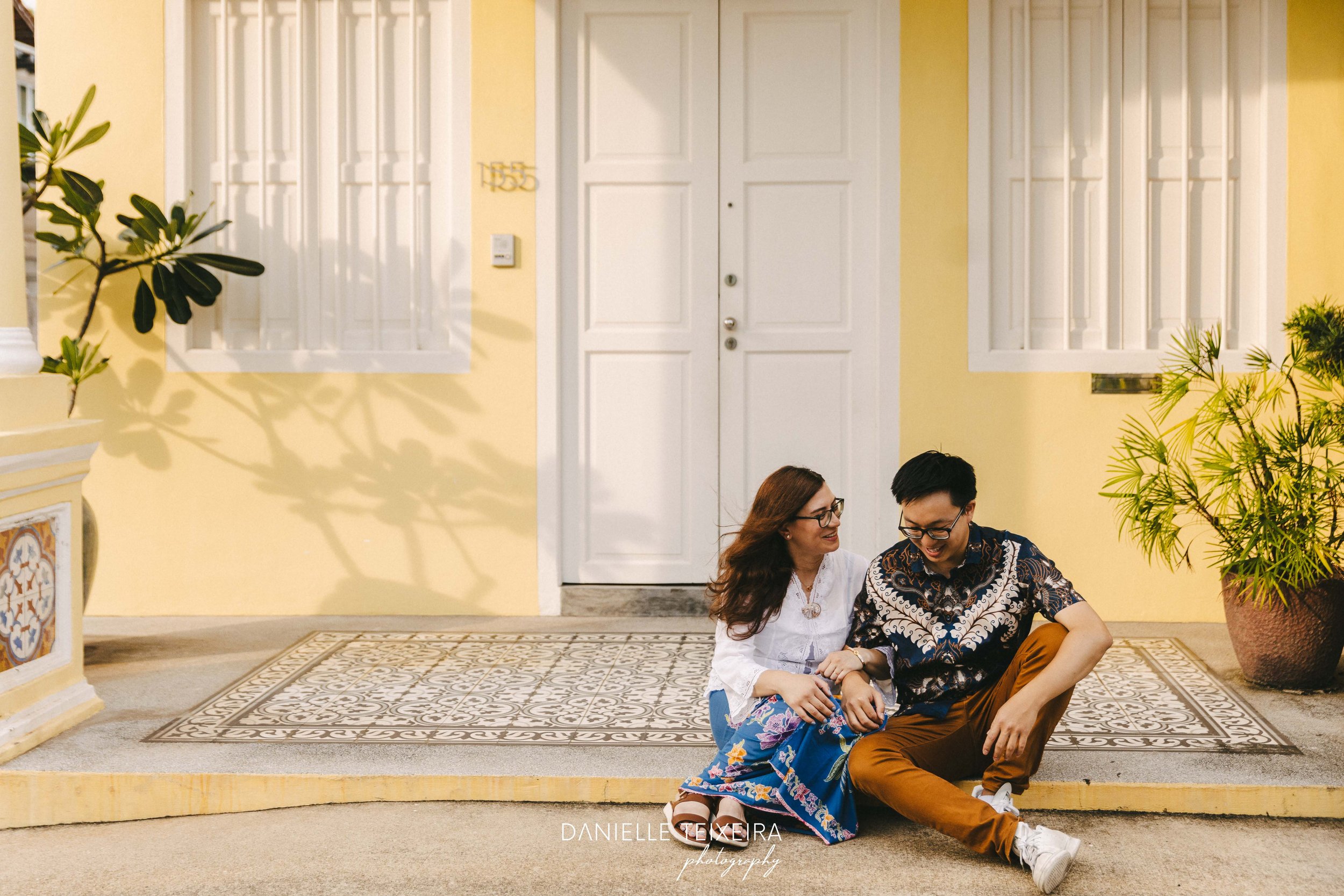 @DanielleTeixeira_Couple_Photoshoot_Peranakan_Houses_Singapore_Fiel-54.jpg