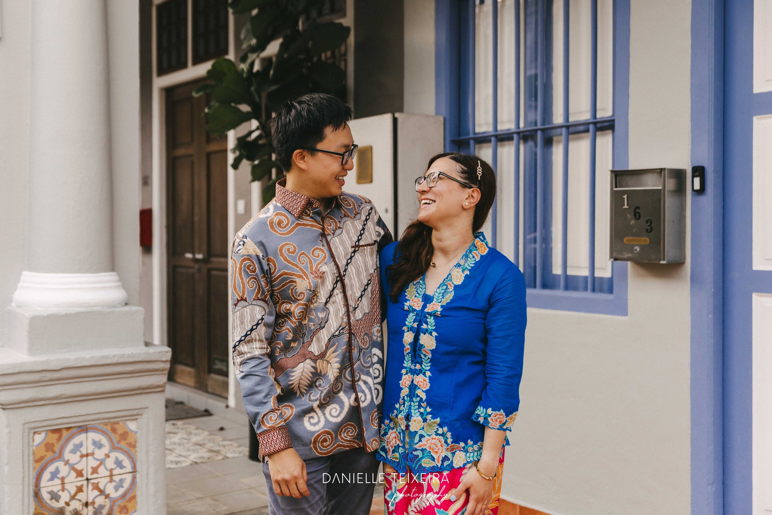 @DanielleTeixeira_Couple_Photoshoot_Peranakan_Houses_Singapore_Fiel-96.jpg