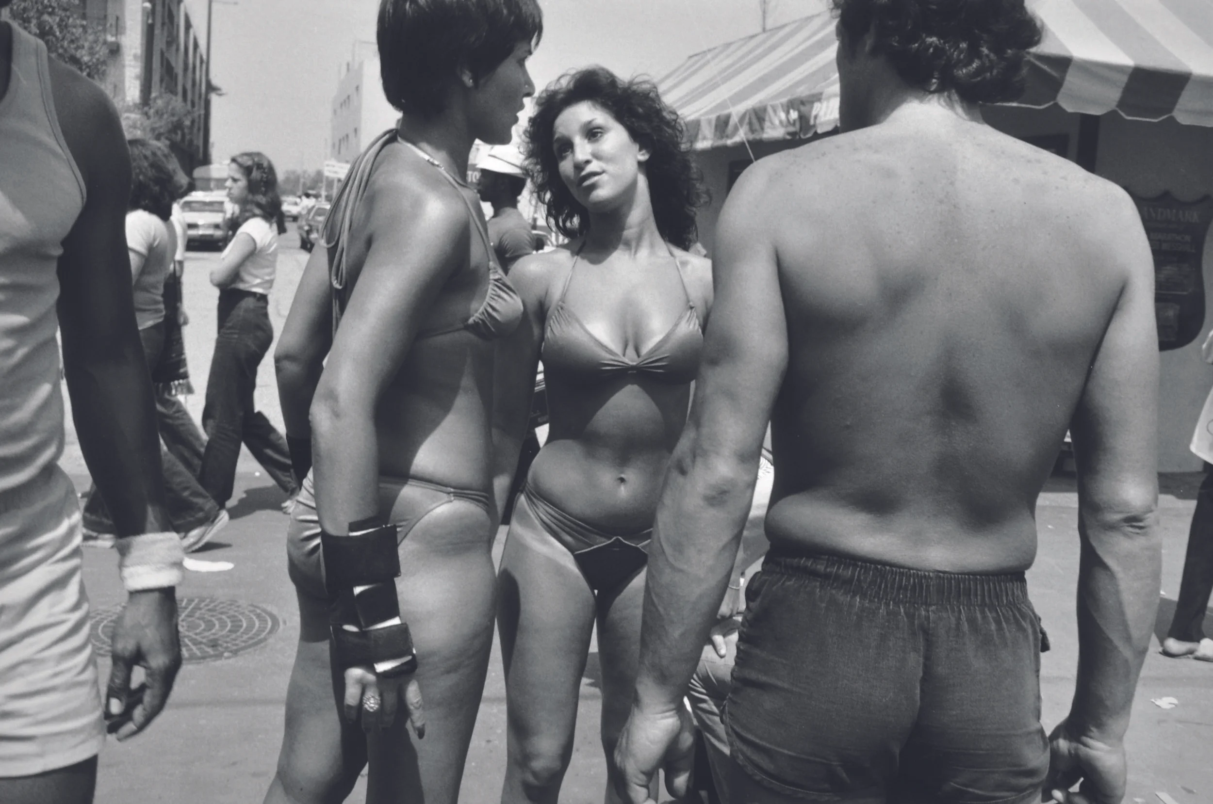 Garry Winogrand,(1928-1984), Women Are More Beautiful Than Men, silver gelatin print