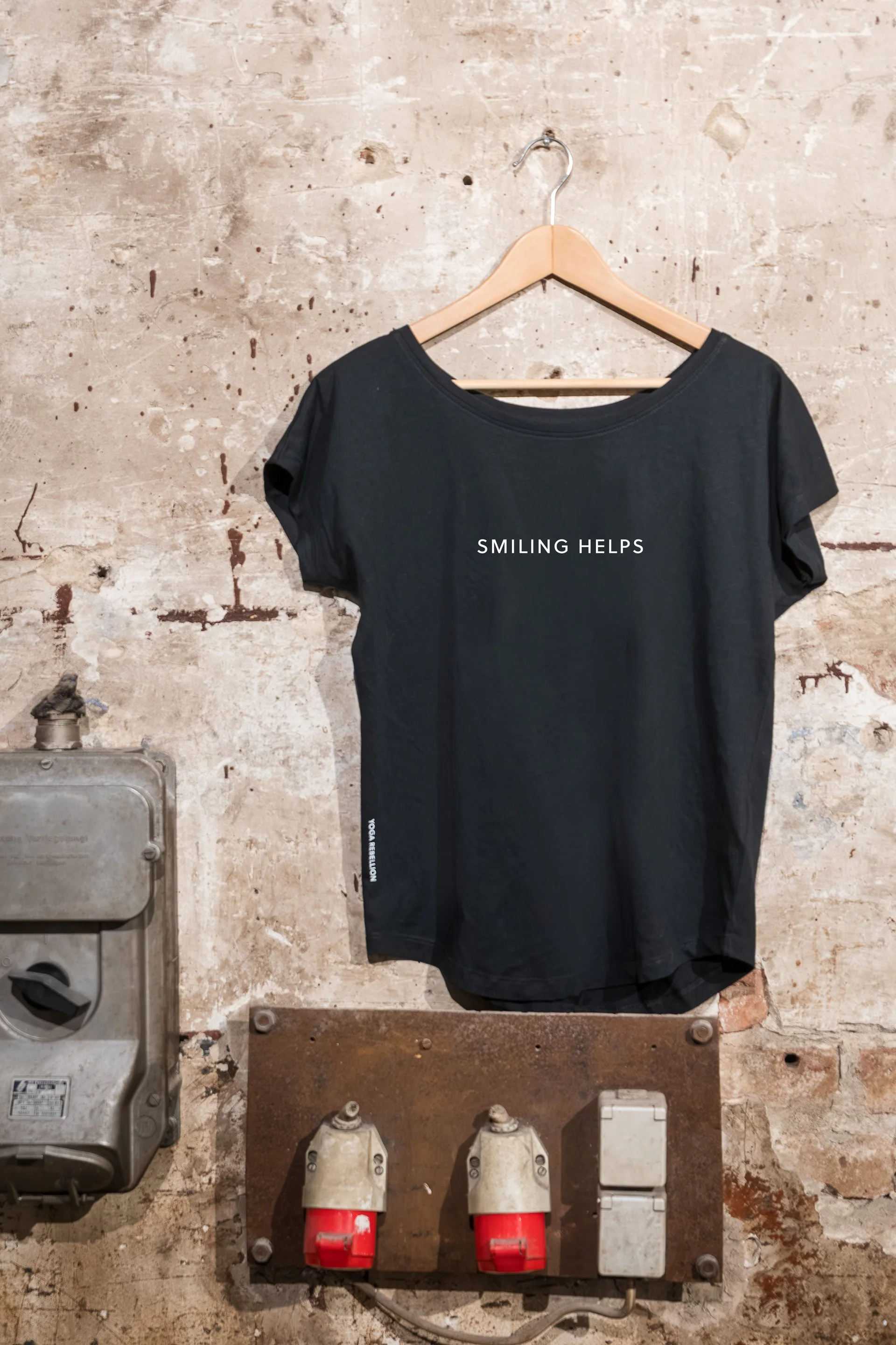 Female_Tee_.jpg