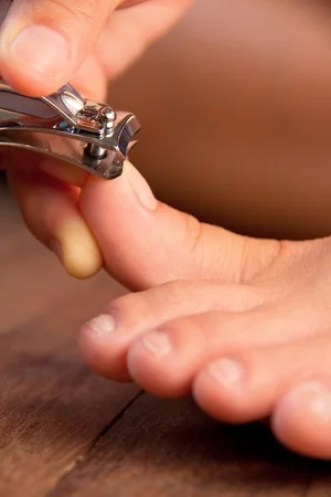 13524574_toe_nail_clippers_female_woman_fingers_trim_foot.jpg