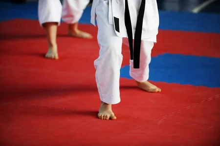 39929681_S_karate_martial_arts_feet.jpg