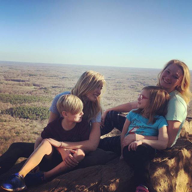and they lived happily ever after 👩&zwj;👩&zwj;👧&zwj;👦
#familyfunday #blondebabes