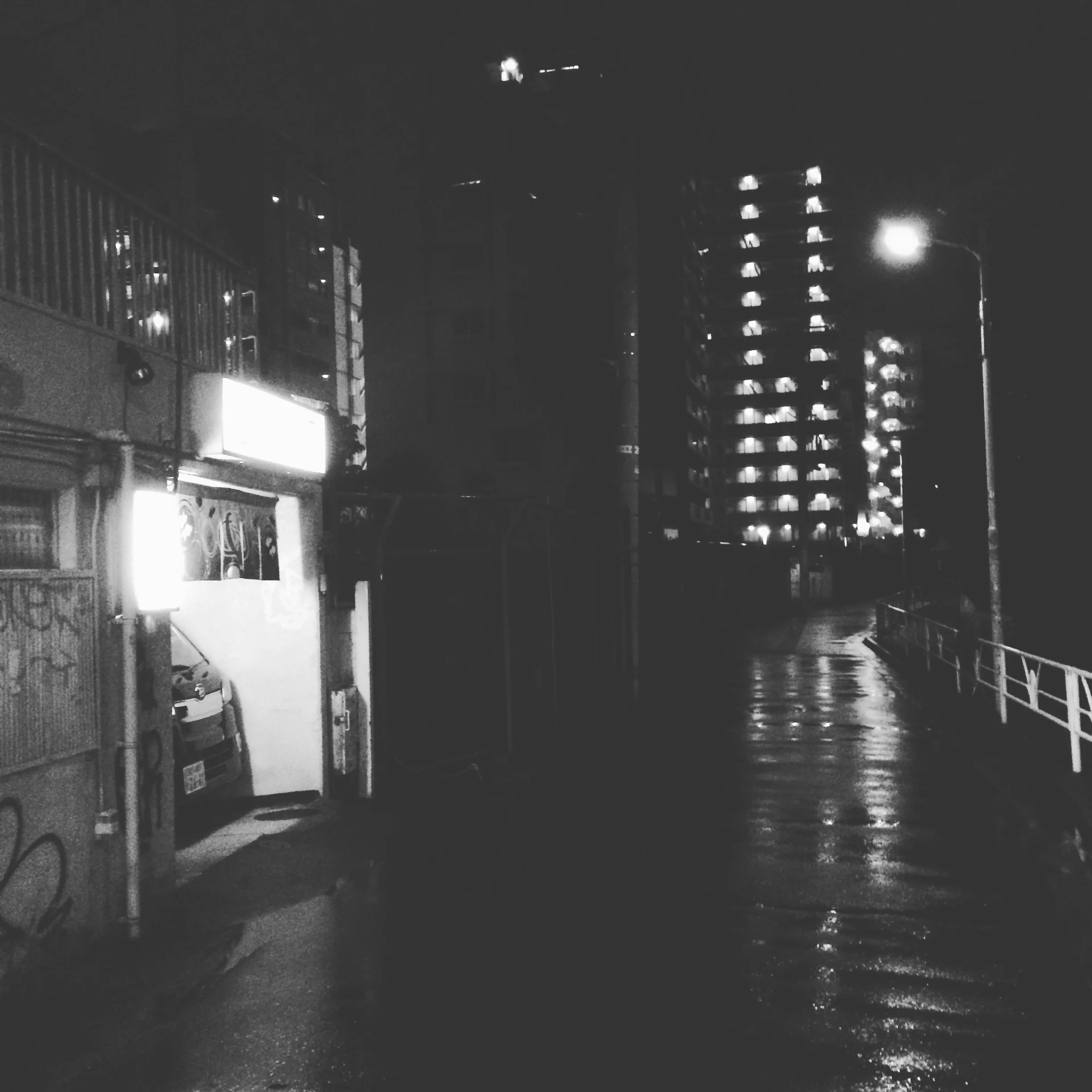 夜の銭湯。今日は小雨。