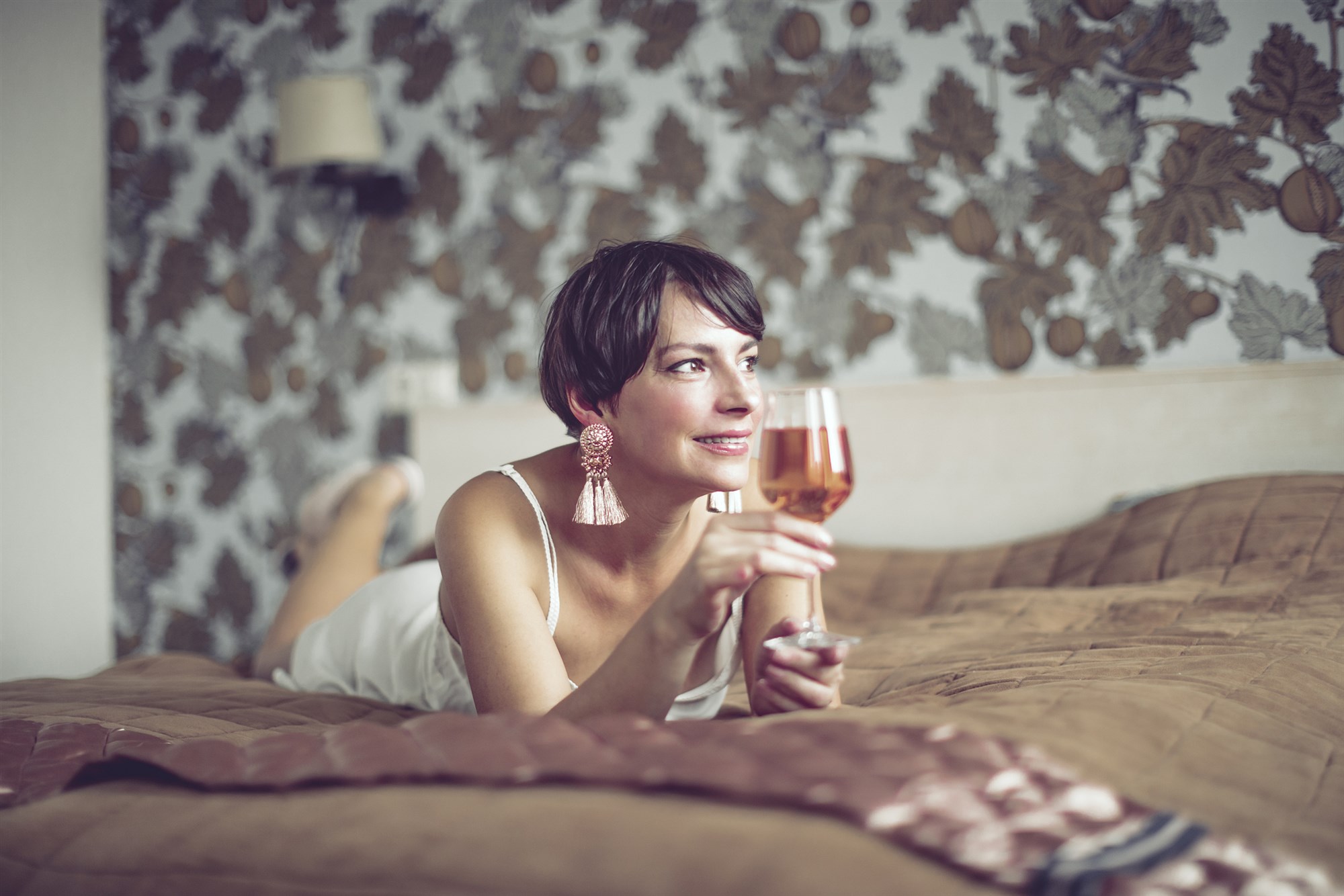 180801-stock-woman-wine-bed-pajamas-ew-126p_db060bd04302ddaddb2528172042918e.fit-2000w.jpg