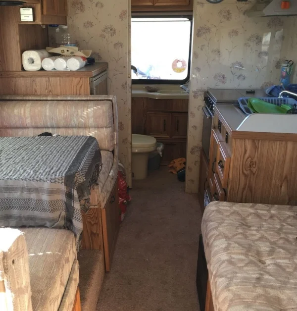 how_to_install_hard_floor_motorhome_2.jpg