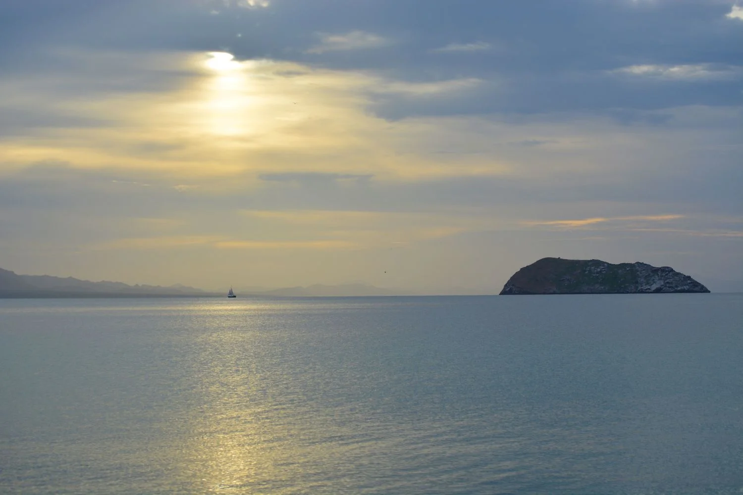 mexican_beaches_bahia_concepcion_sailboat.jpg