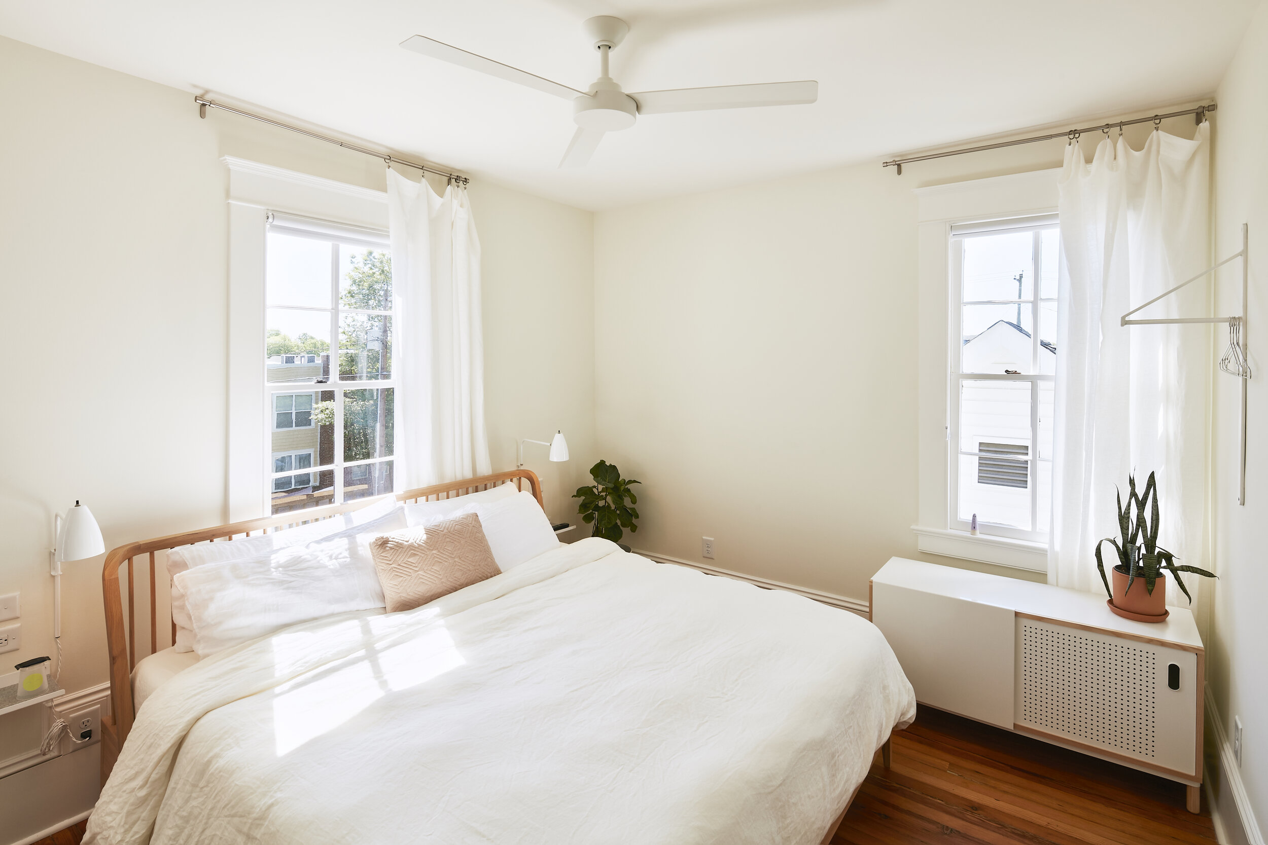 09a Guest House Raleigh - Guestroom Historic Suite Bedroom - Photo by Tyler Northrup.jpg