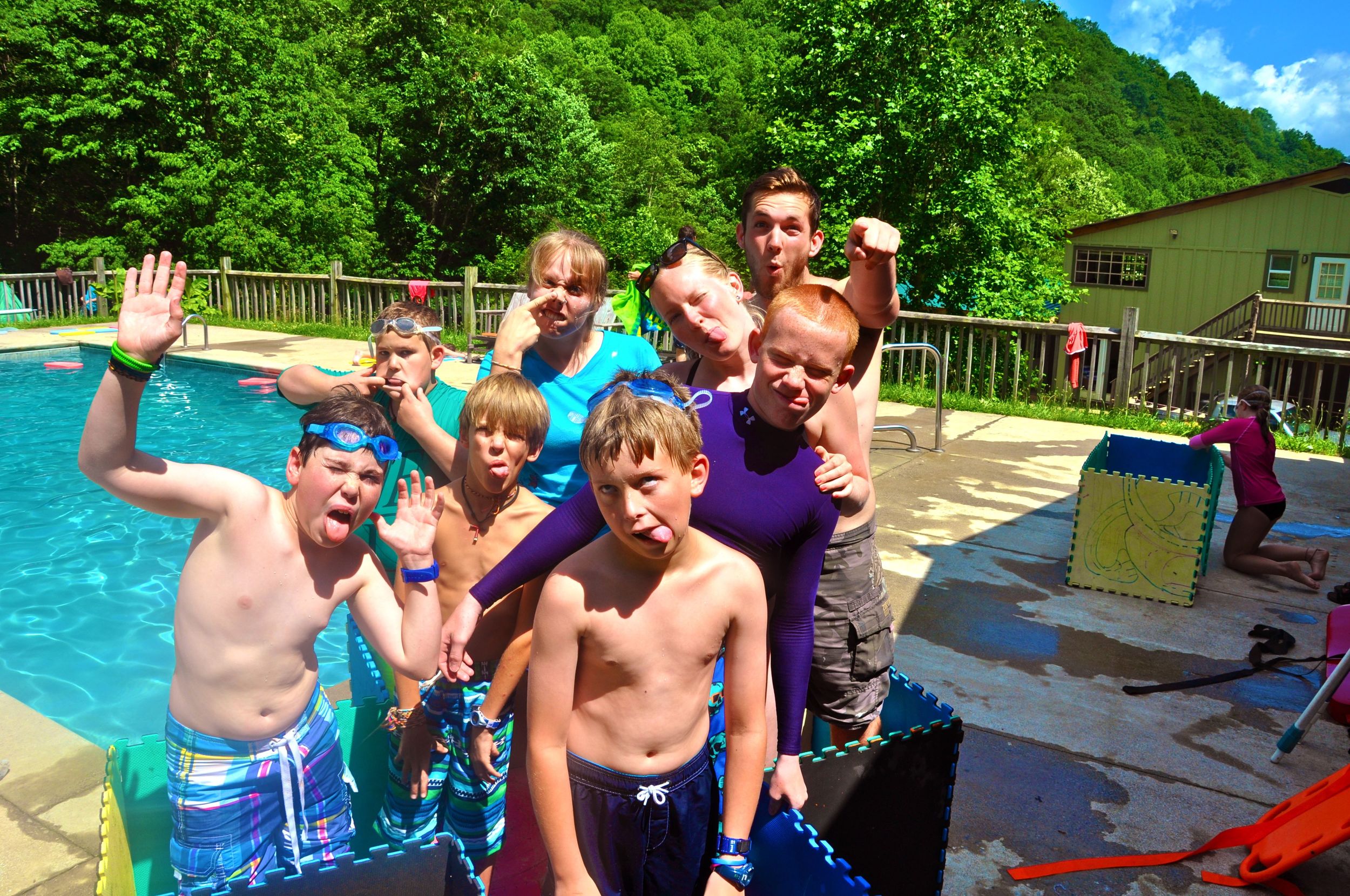 winston-edwin-jacob-olson-kelsey-lilja-and-james-get-together-for-a-group-picture-in-a-foam-box-that-they-created.jpg