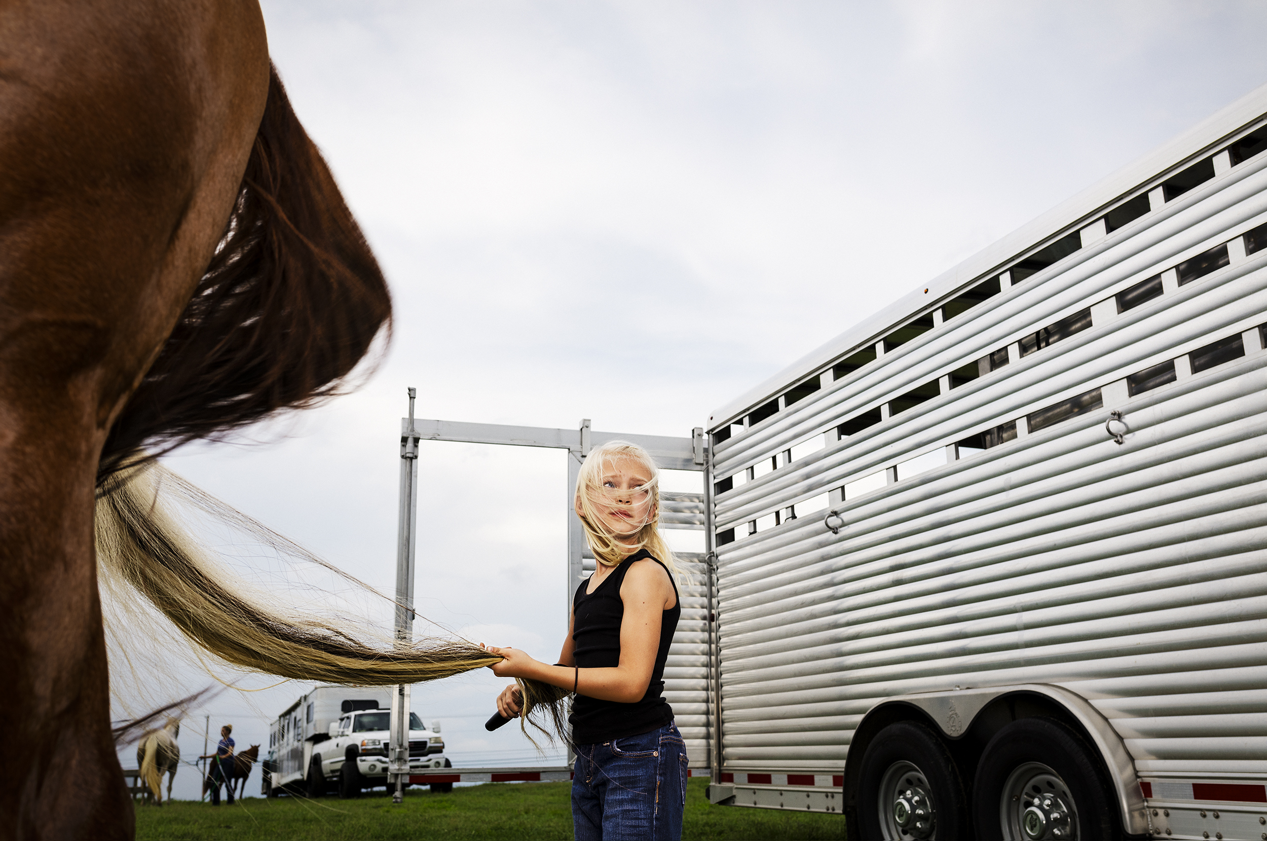 2_Little_Girl_Combing_Horse_Tail_Img_5456_V55_WEB.jpg