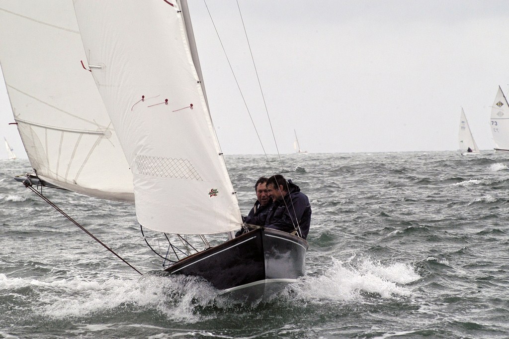 Ci -dessus, L'Aile au surf à Bénodet en 2006 (Photo YCIF)