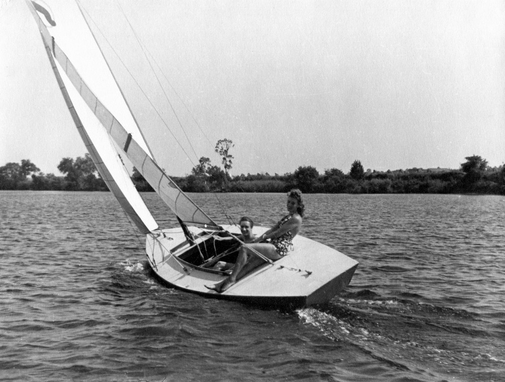  Aimable navigation sur La Seine en 1937 (Archives YCIF)