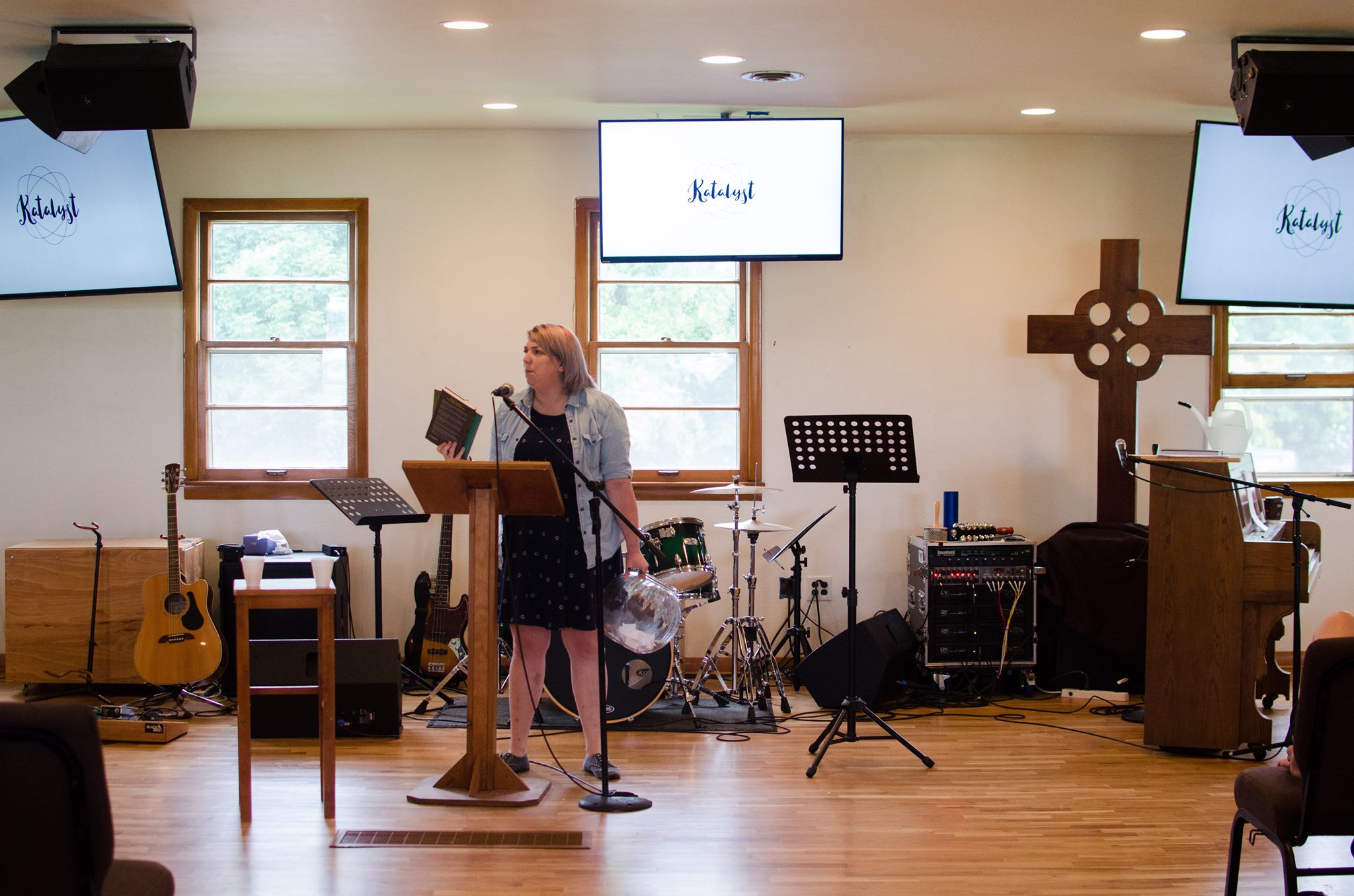 Rachelle Cox teaching and giving away books at Katalyst.