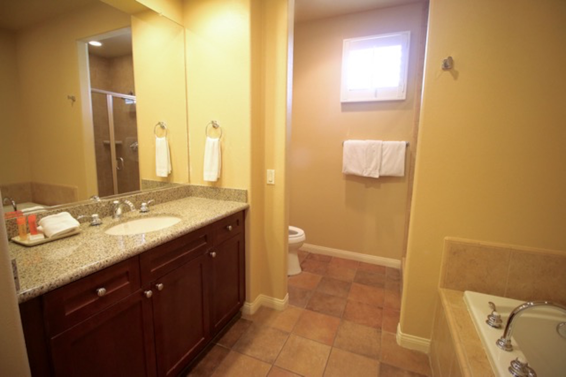 King Suite I Bathroom