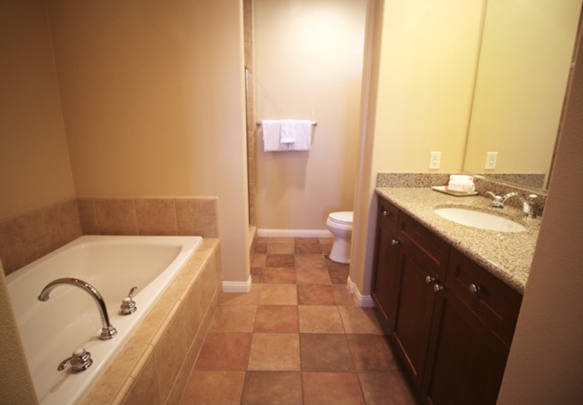 King Suite II Bathroom