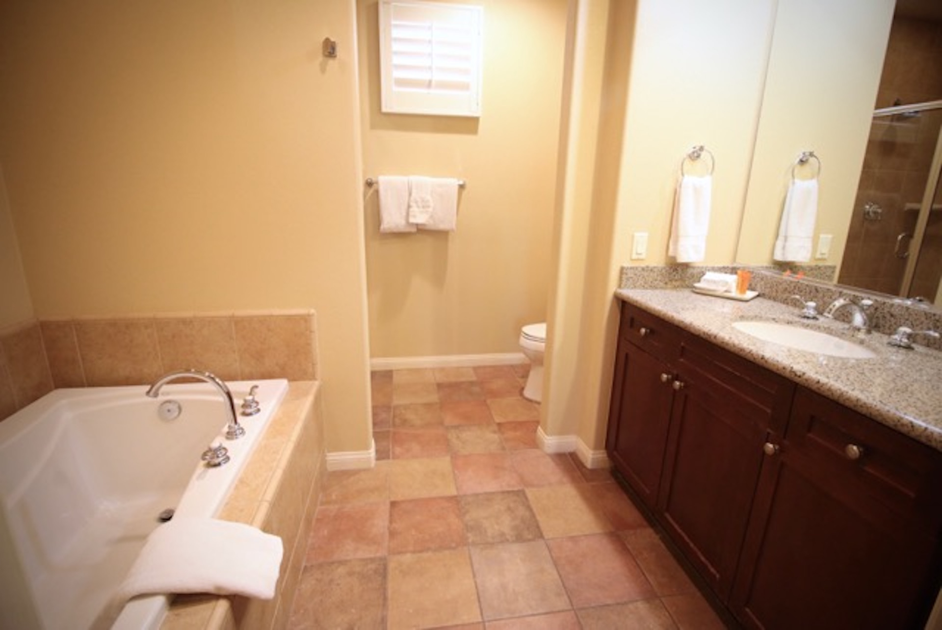 King Suite I Bathroom