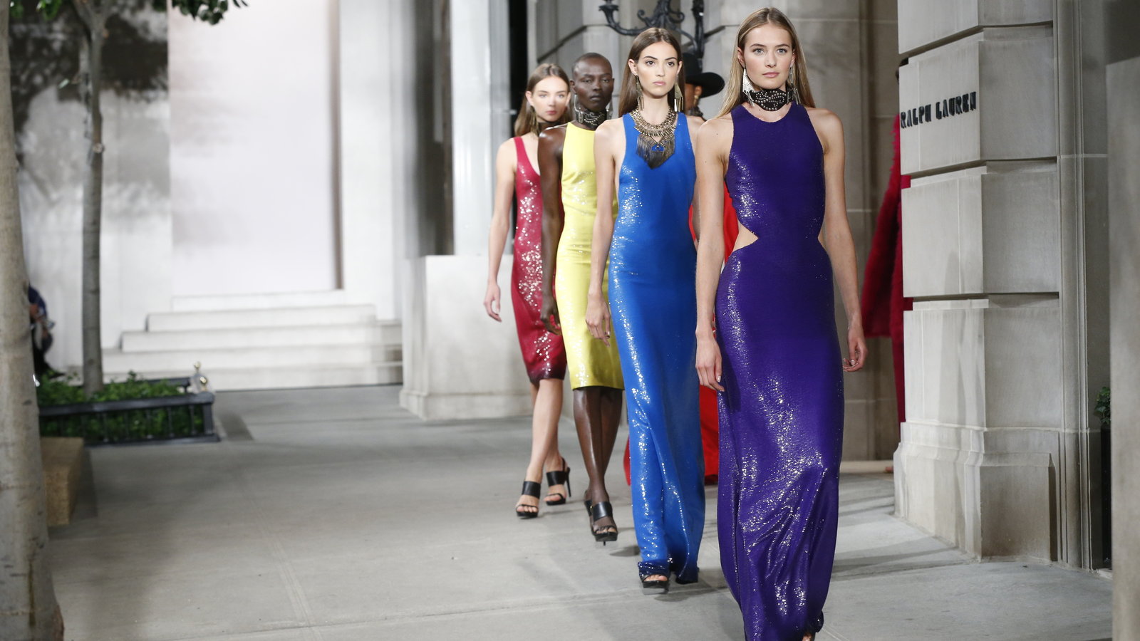 The closing line up; image via