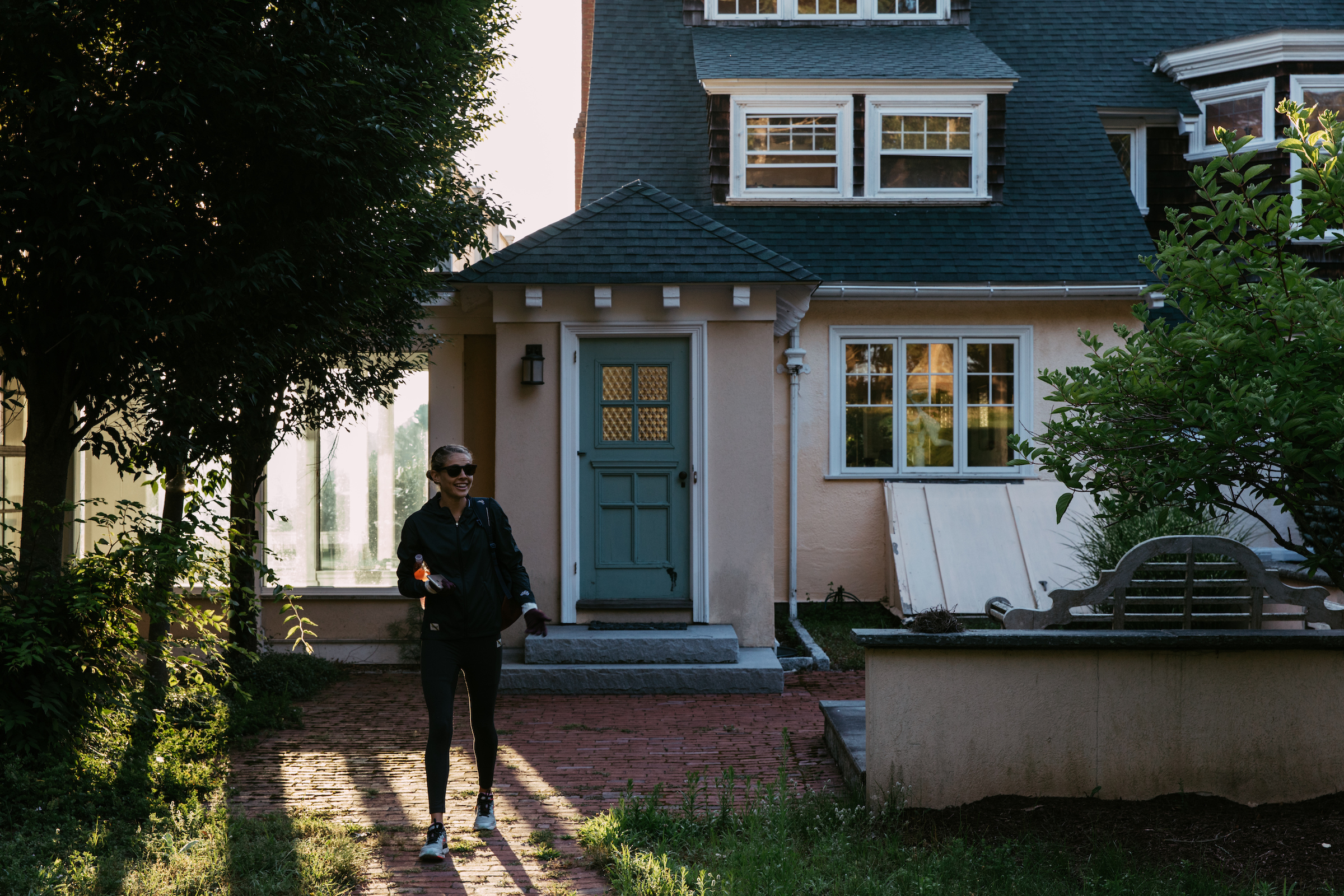 Sam Roeker steps out to meet the rising sun for a happy run wearing many fall pieces including unisex inverno gloves.