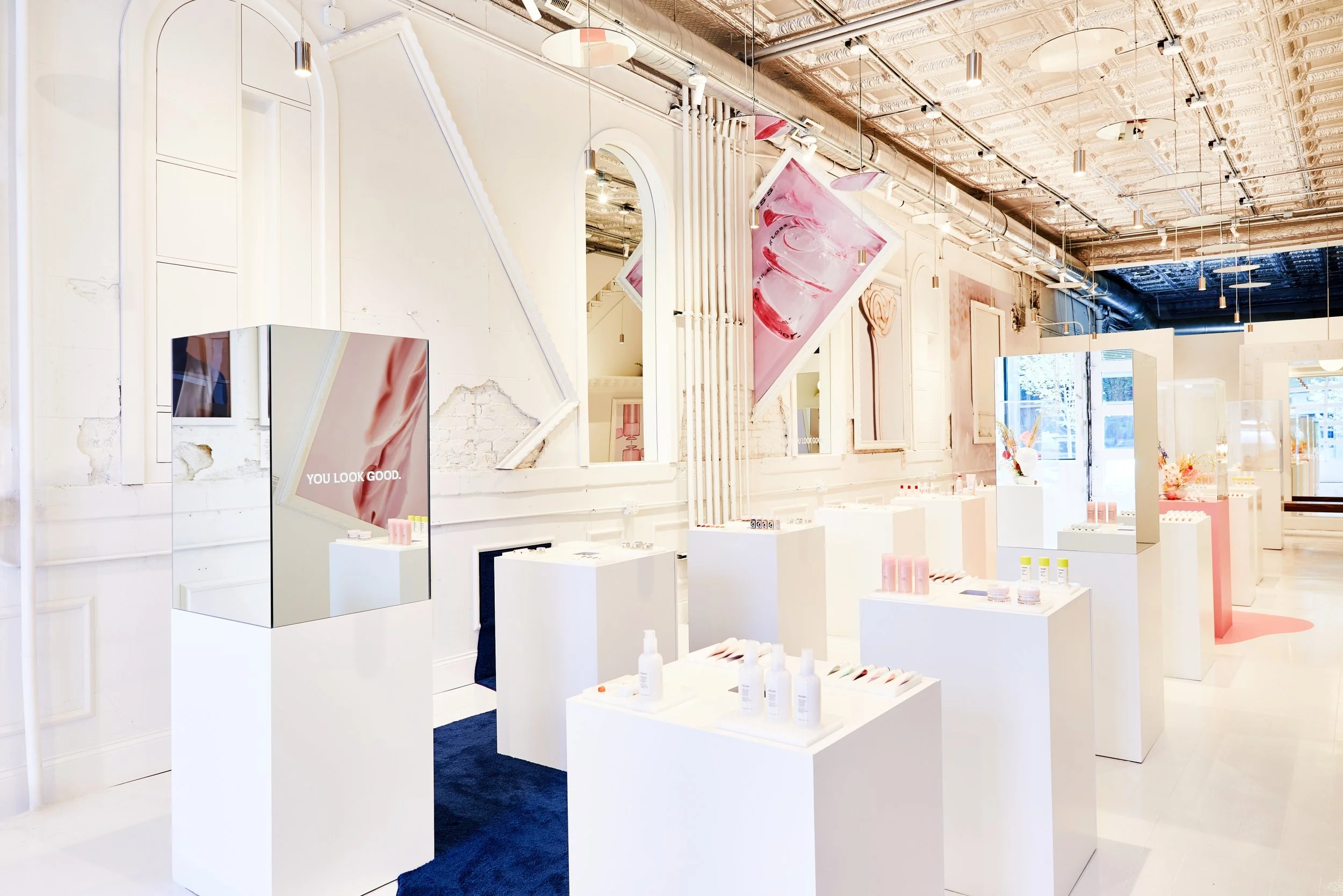 The Glossier Chicago popup. Image via .