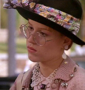 Andie Walsh (Molly Ringwald) in one of her well layered ensembles. Image  Via