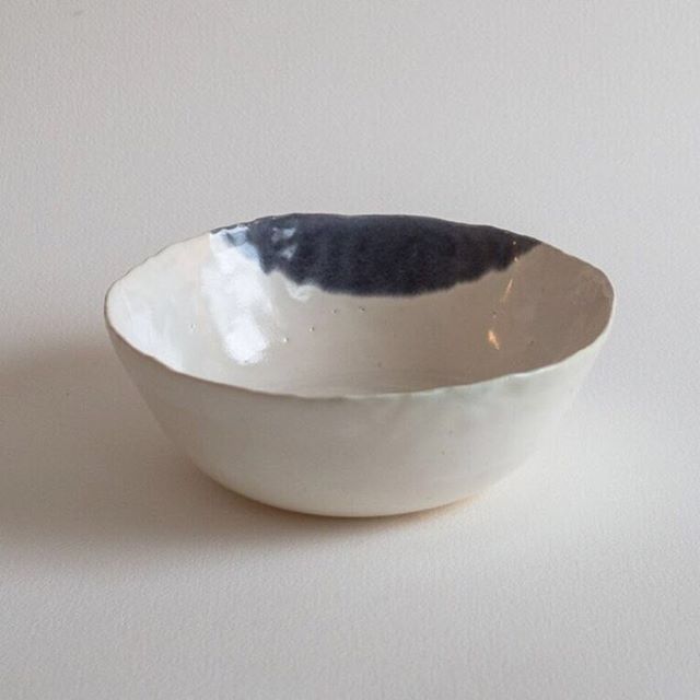 This one&rsquo;s inspired by Mama Swanberg. @lenakatarinas 💙 #baleiablu #ceramics #keramik #wheelthrown #stoneware #pottery #clay #ceramique #ceramic #ceramica #baleiablu #handmade