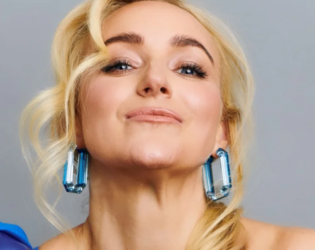 EPISODE 528- BETSY WOLFE IS BACK 