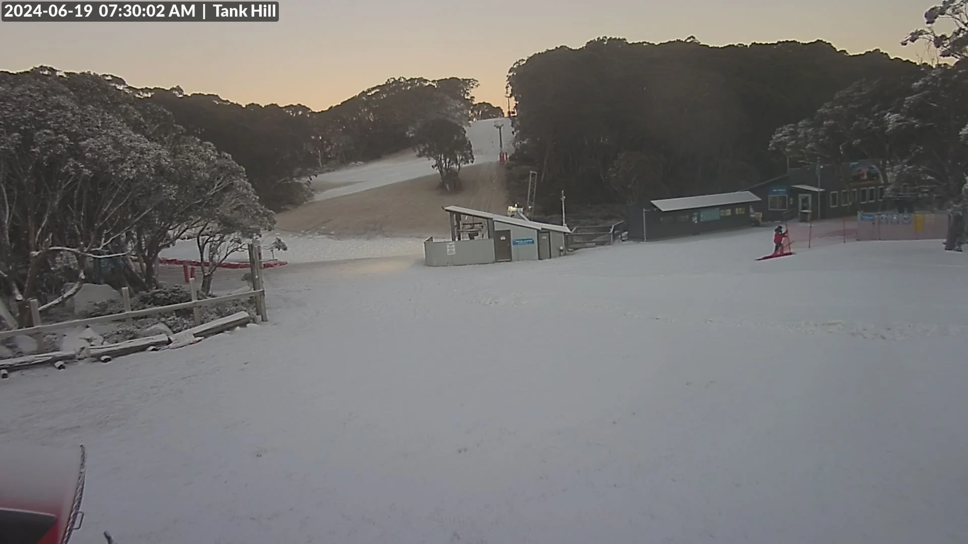      

 
    BAW BAW     Hut Run to tower 2    Frosti Hollow for toboggans (all day passes)    Excellent machine made snow in snow making areas    Free tobogganing with purchase of a lift ticket     SAINT GWINEAR     No snow    Toilet open    Food va