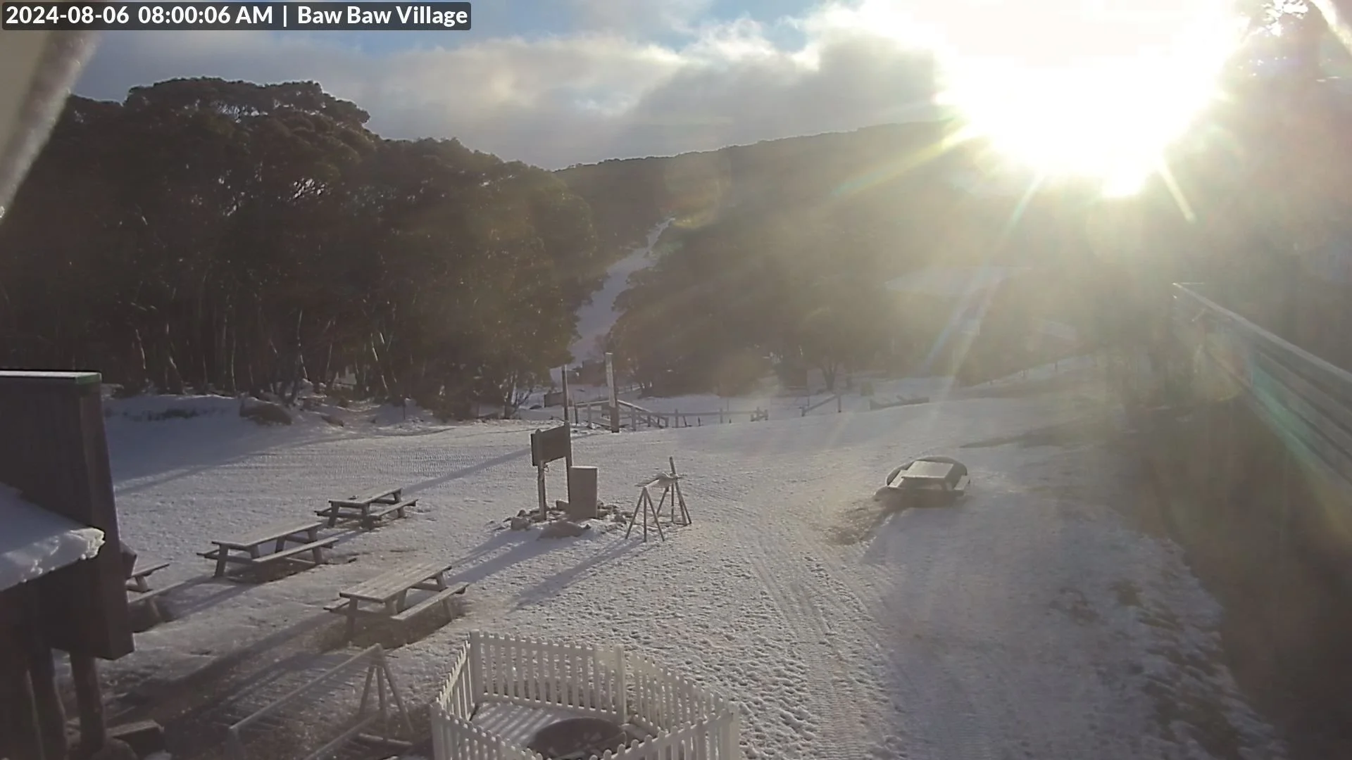 BAW BAW     3cm at village, 50cm average snow depth at summit    50cm average depth in snowmaking areas    Hut Run, Summit, Tank and Magic Carpet for skis/boards.     Features on Tank (boxes)    Frosti Hollow for toboggans    Excellent m