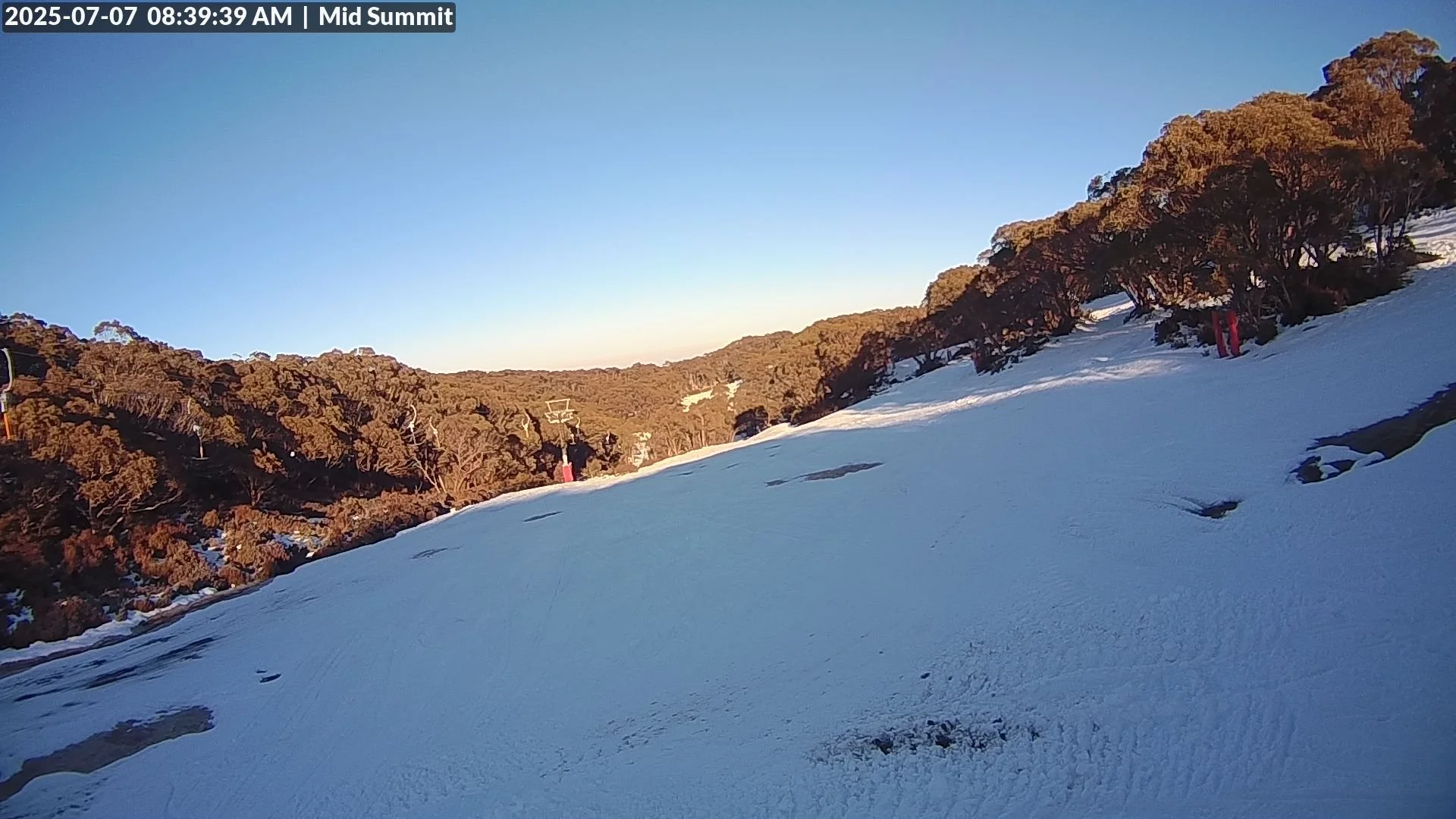 🏔️ **Mount Baw Baw** ✅ 3 Lifts Spinning: Hut Platter, Tank & Magic Carpet 🧊 Snowmaking in full swing – 40cm depth in snowmaking areas! 🚫 No fresh snow, but great cover mid-mountain (25cm) 🌞 Mostly sunny ahead with frosty morning