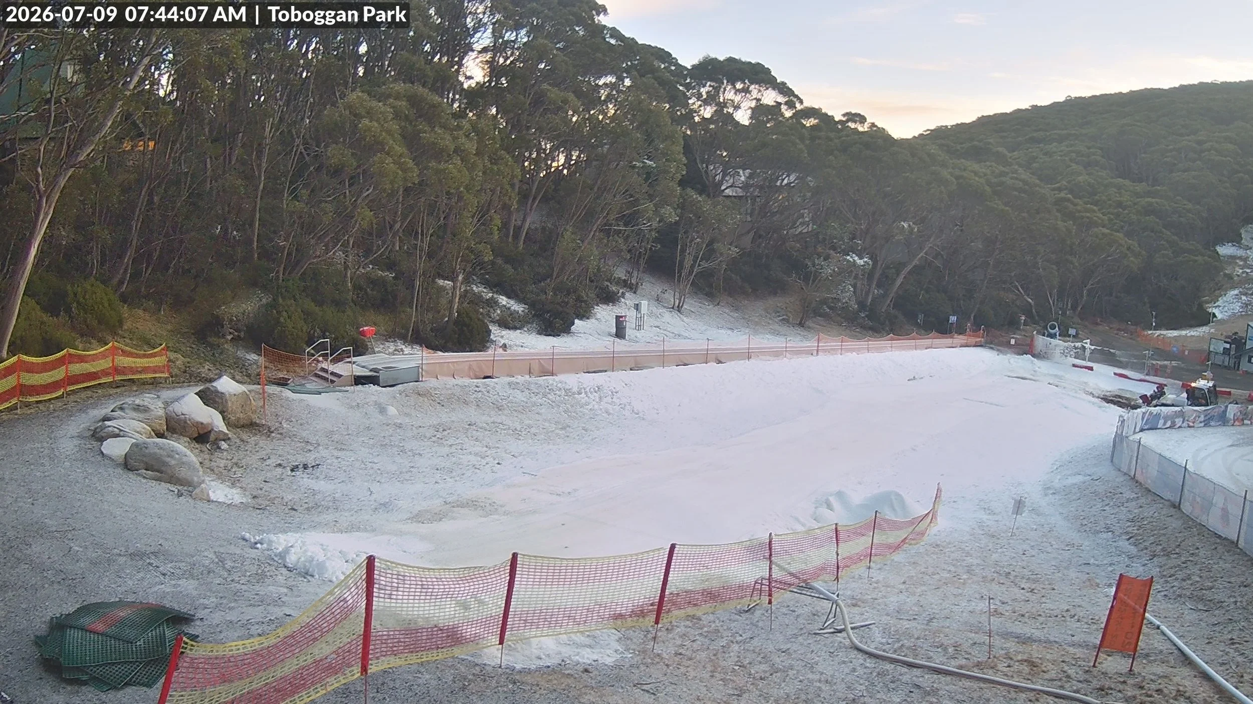       
  
     CURRENTLY -    BAW BAW   -Hut Run to tower 2 for skis and boards  -Frosti Hollow for toboggans  -Fair to poor snow play and photo opportunities  -patchy natural snow (NOTE CAMERAS POINT AT MACHINE MADE SNOW)   SAINT GWINEAR   -Patchy s