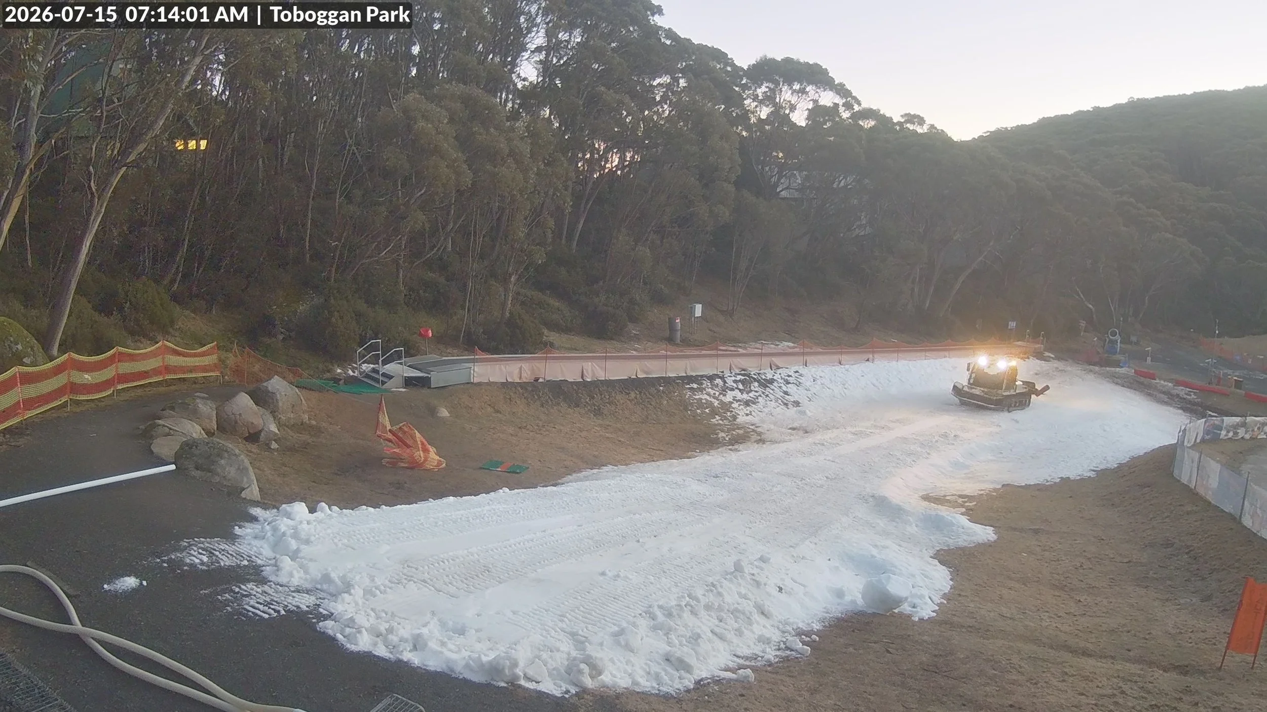       
  
     CURRENTLY -    BAW BAW   - Hut Run  to tower 2 for skis and boards  - Frosti Hollow  for toboggans  - Fair  snow play and photo opportunities  - Patchy average  natural snow   SAINT GWINEAR   -No snow at the car park.  -Snow shoes acro