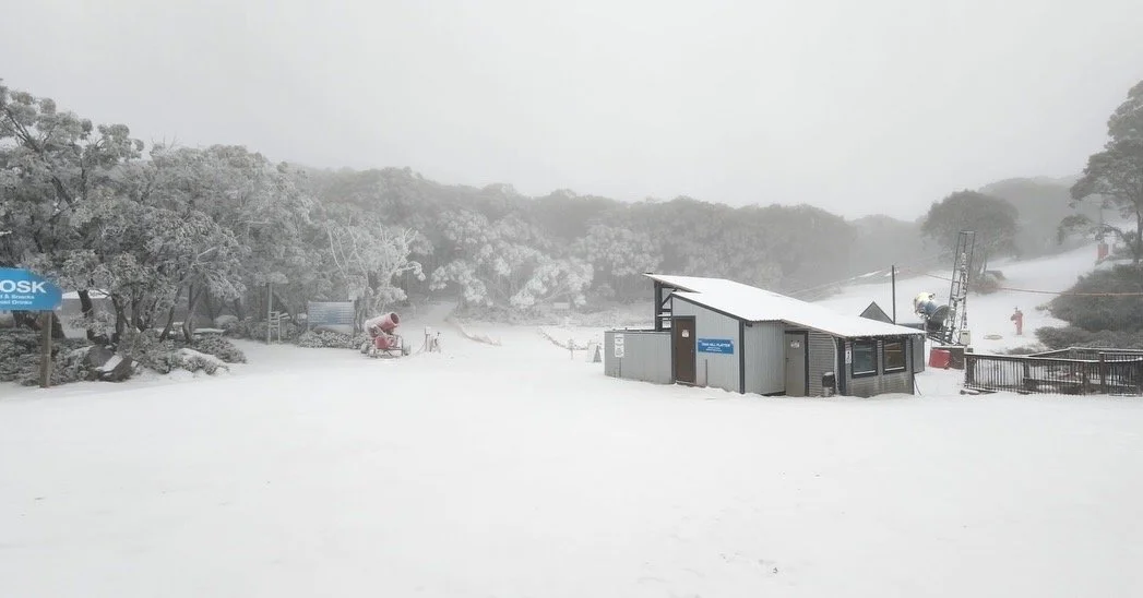Still snowing plus snow guns running