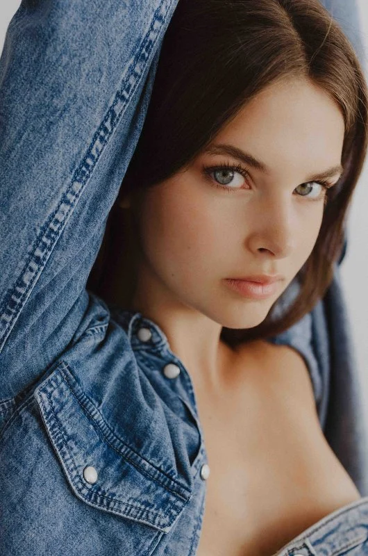 AvaF-DMM-04 copy 2.JPG