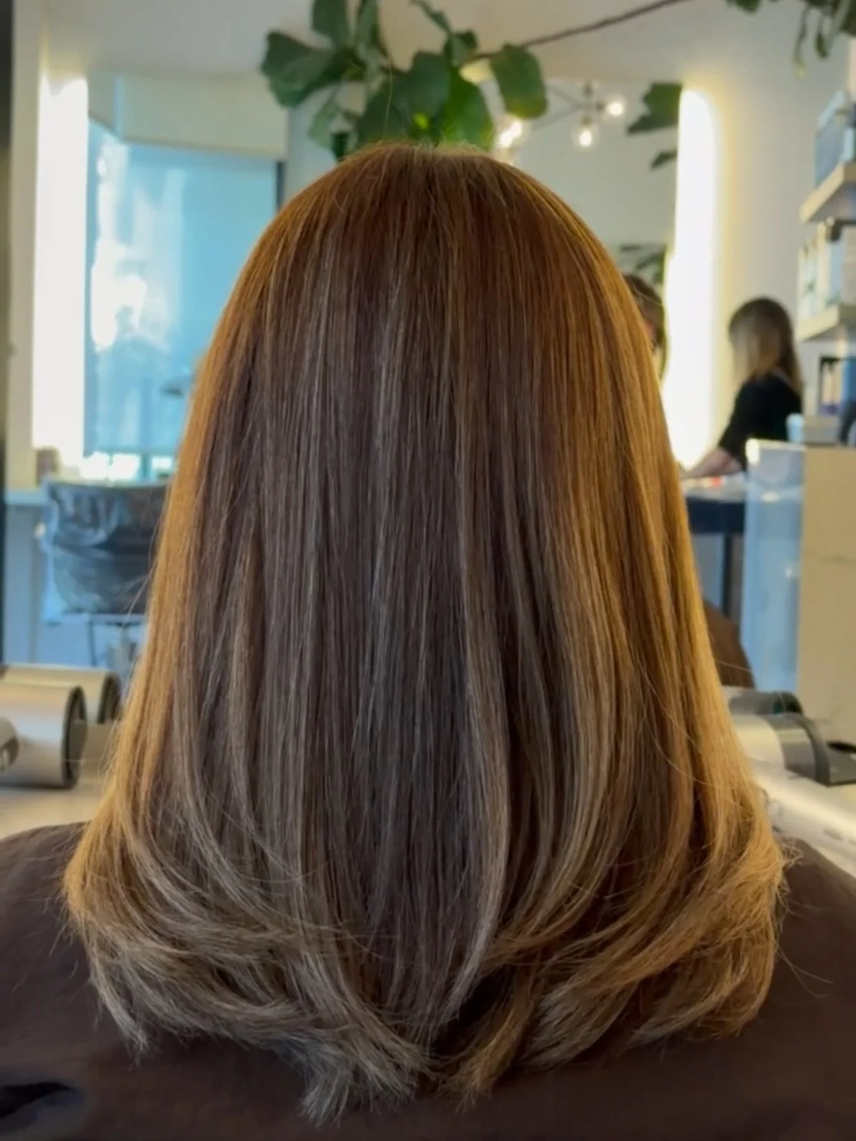 A little change never hurt anybody! 🌸✨

Swipe ➡️ to see the before&hellip;

Hair by Kazumi Maeda🤍

#salonkazumi #lahair #lahairstylist #beverlyhills