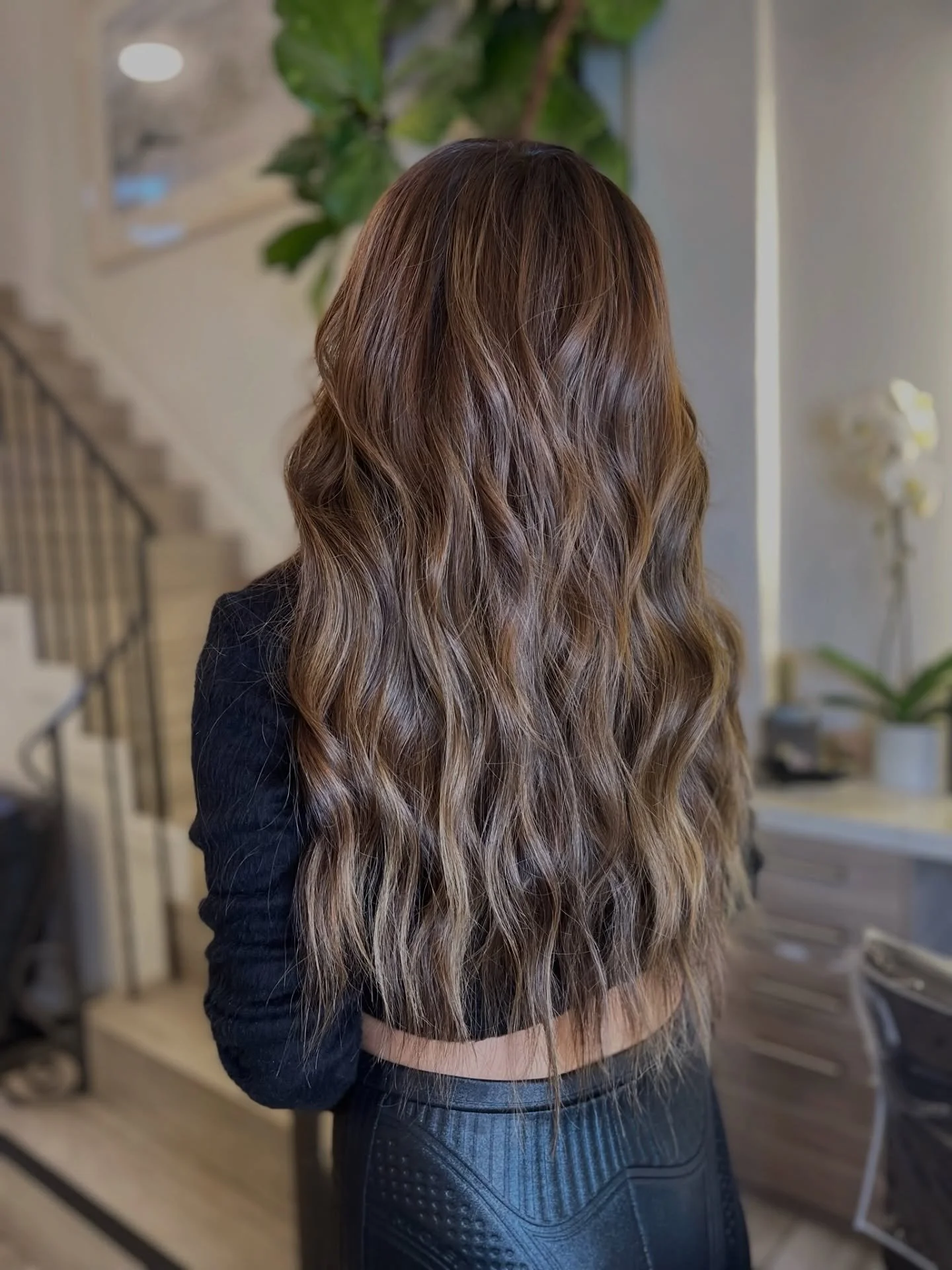 Extension transformation ✨
After ➡️ During ➡️ Before

Hair by Kazumi Maeda 
📍Salon Kazumi, Beverly Hills

#lasalon #losangeles #hairextensions #lahairstylist #beverlyhills