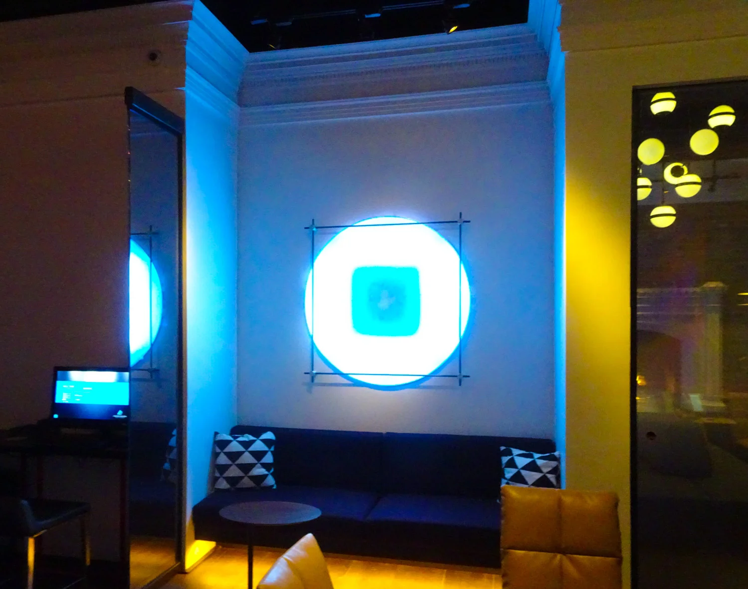 Hotel Zeppelin - Light Installation - San Francisco Photo: Calvin Wood