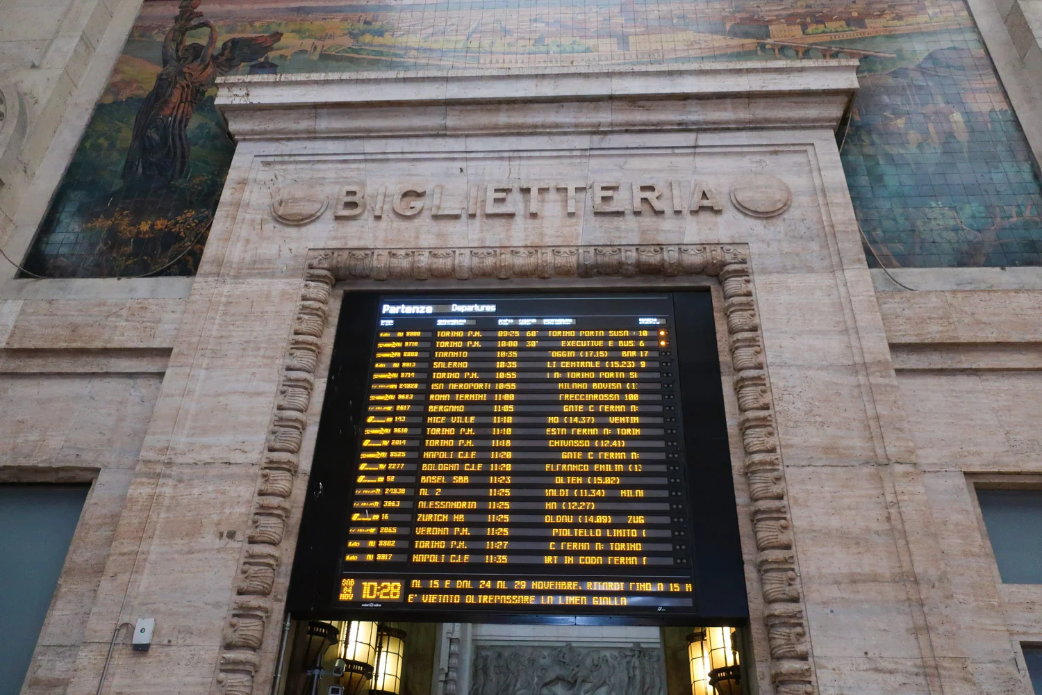 Departure Board - Milano Centrale Photo: Calvin Wood